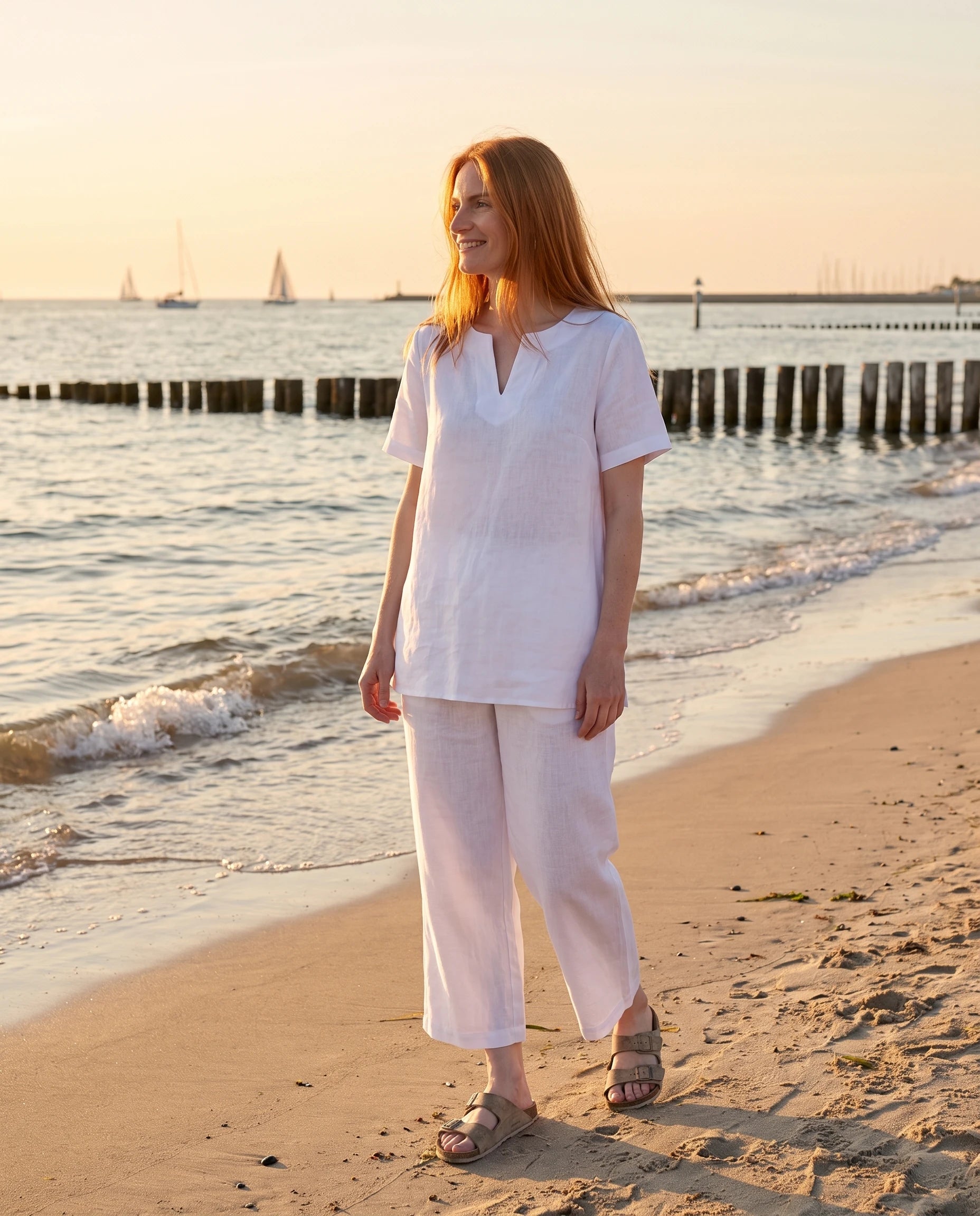Ensemble tunique col V et pantalon 7/8 en coton-lin Ismérie — Blanc — portée, lifestyle 2