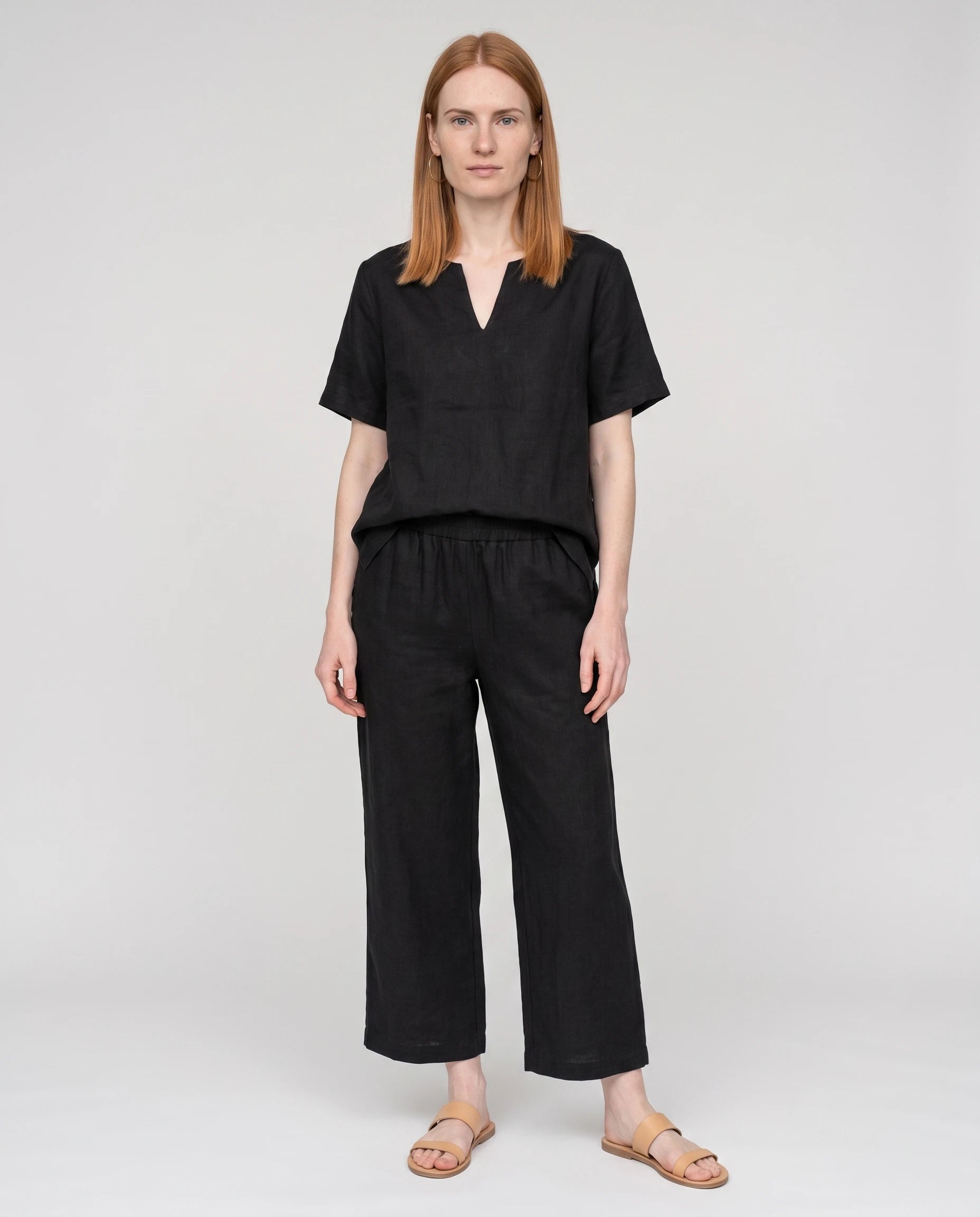 Ensemble tunique col V et pantalon 7/8 en coton-lin Ismérie — Noir — vue face studio