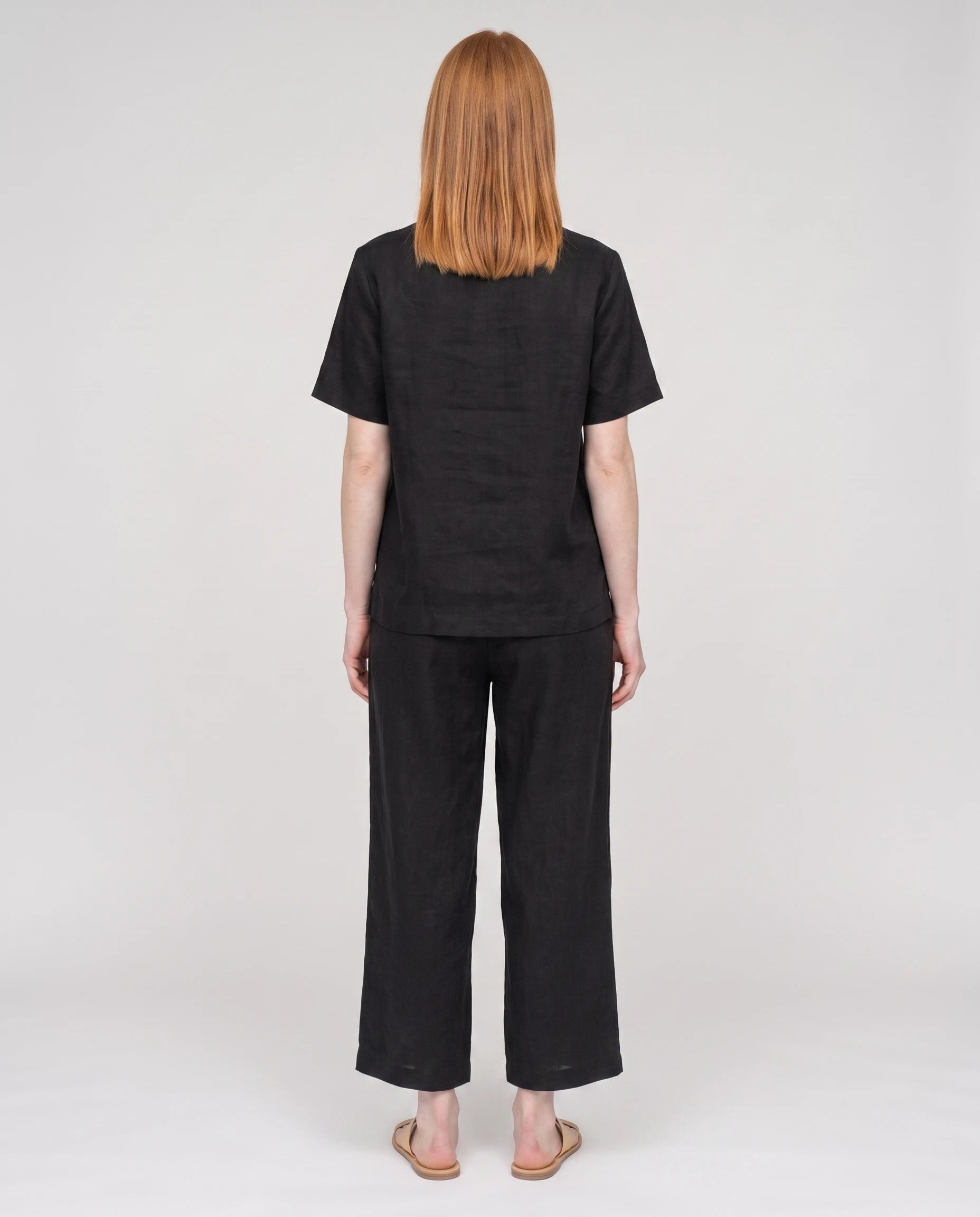 Ensemble tunique col V et pantalon 7/8 en coton-lin Ismérie — Noir — vue dos studio