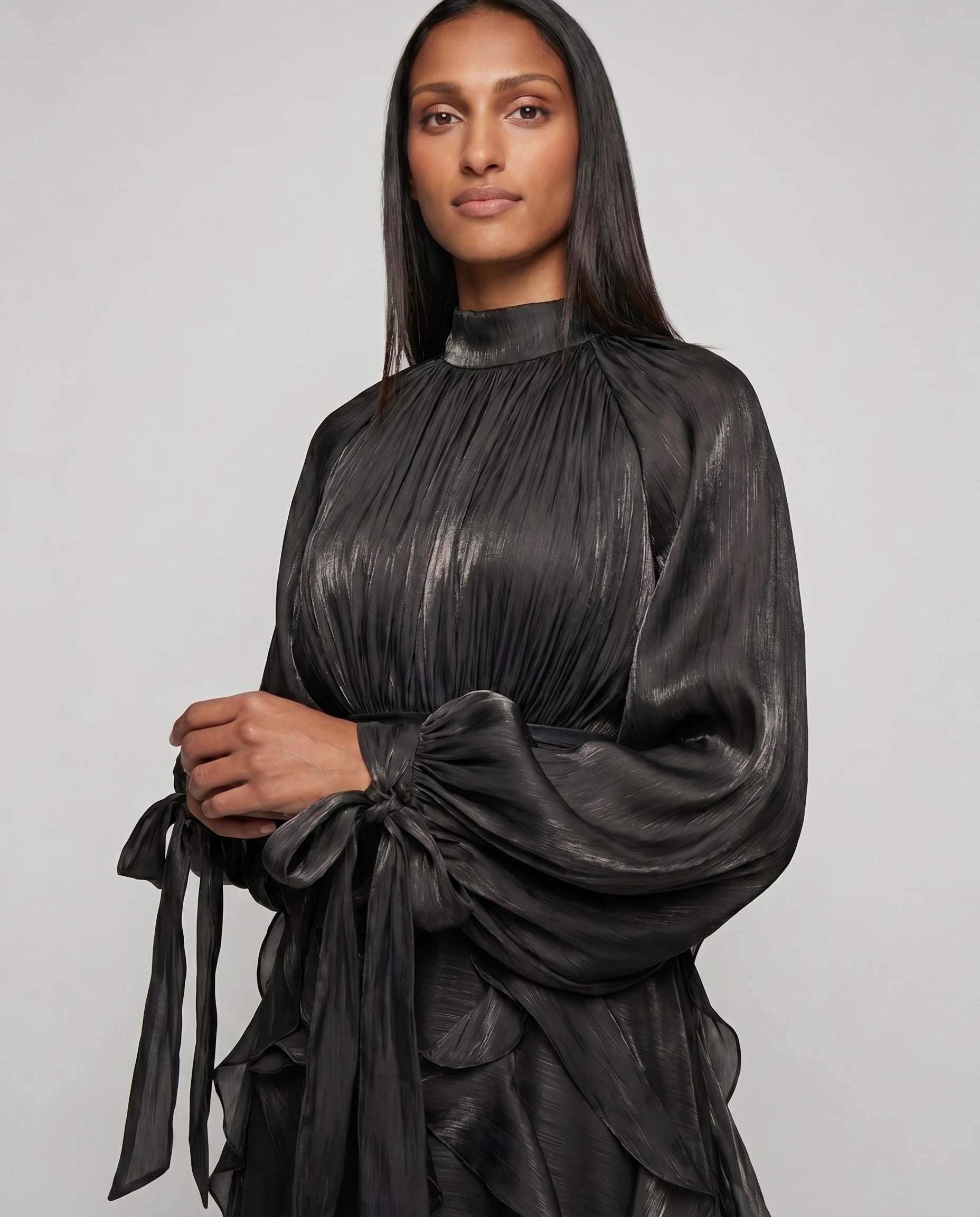 Robe de soiree col montant manches nouees detail noire