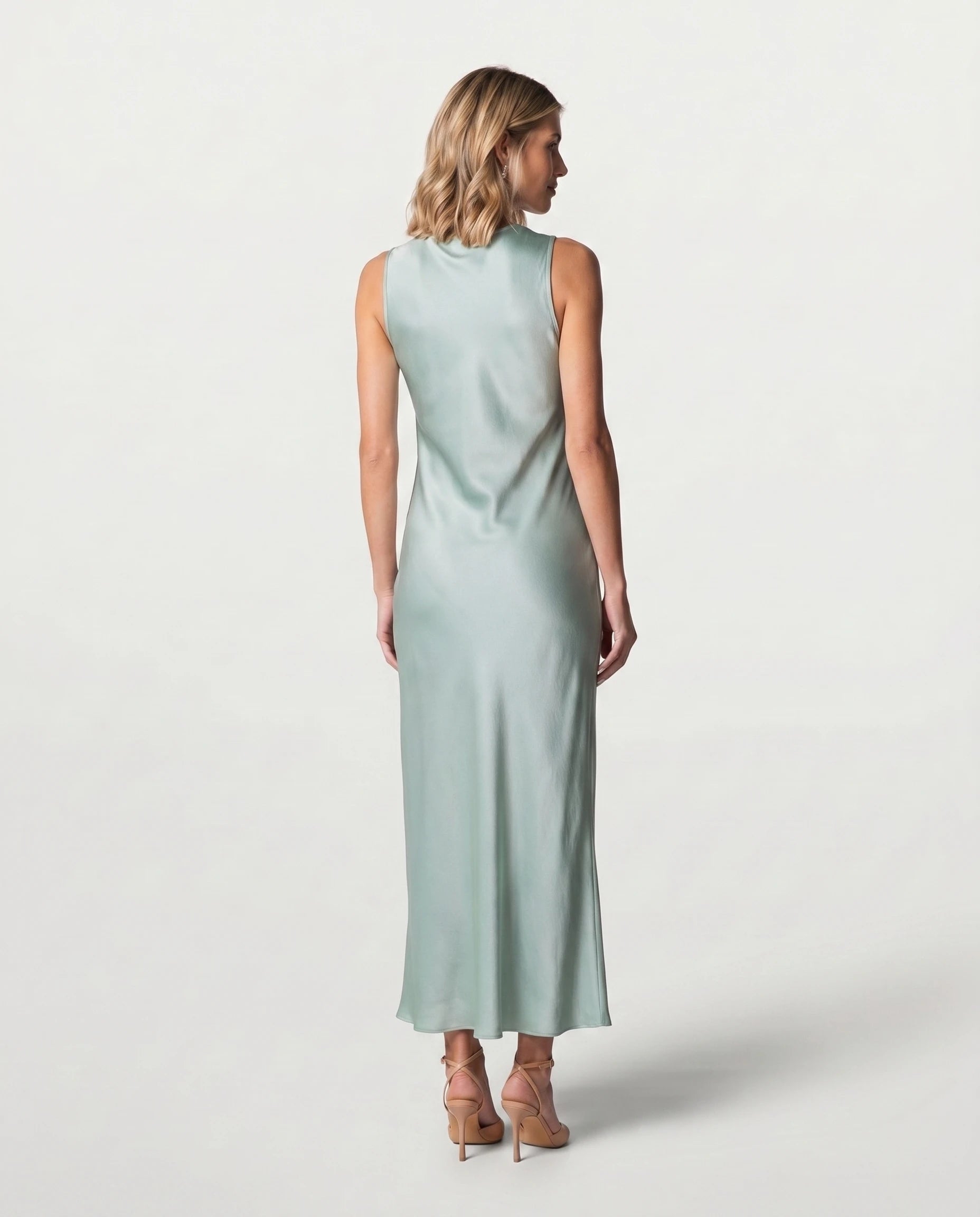 Robe longue effet satin fluide Olympe coloris Vert pastel, plein pied dos fermé