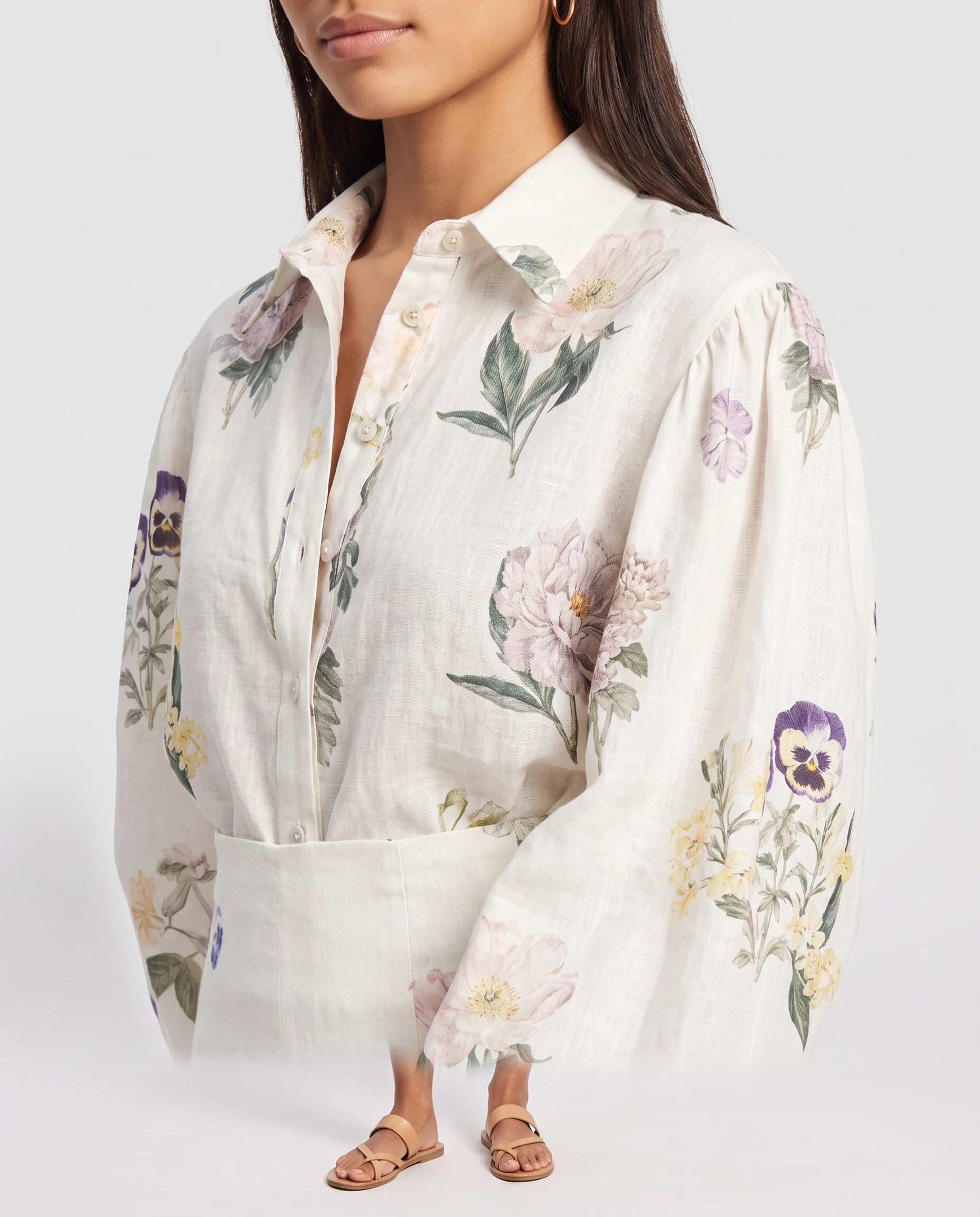 Ensemble chemise manches ballon et short fleuri — Paloma — Écru — detail du tissu et de l imprime