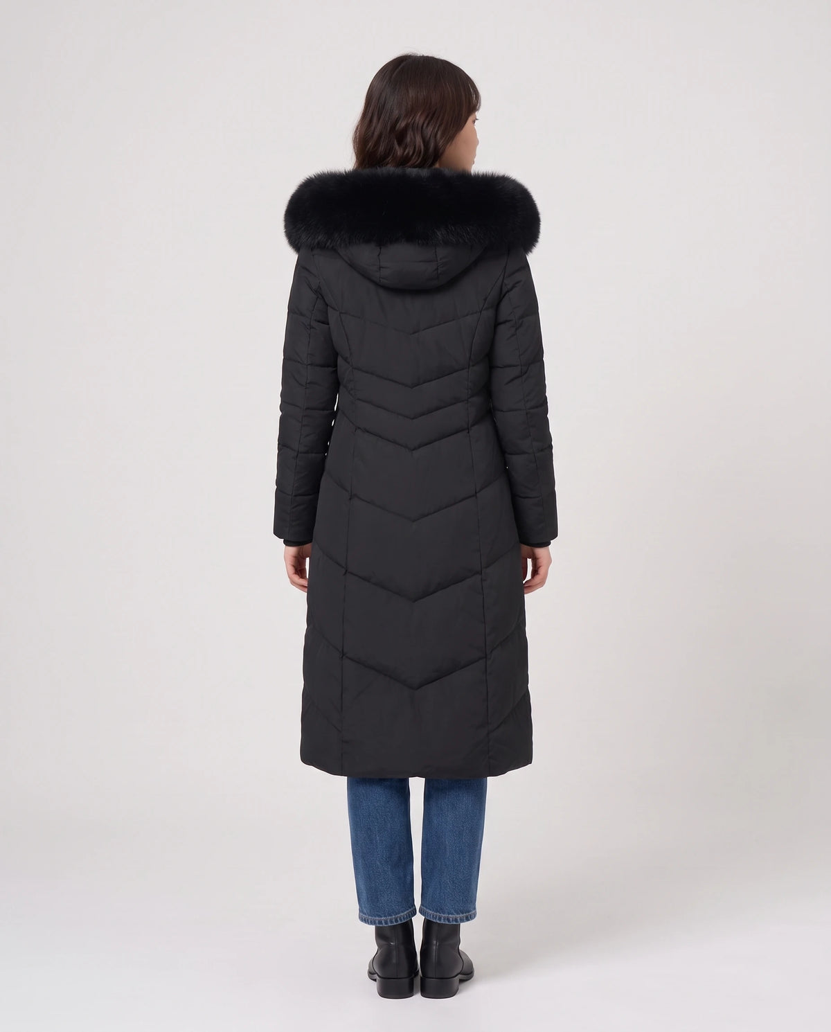 Lange taillierte Parka mit Kunstfellkapuze Noa in Schwarz, Rückansicht, Kapuze auf dem Rücken