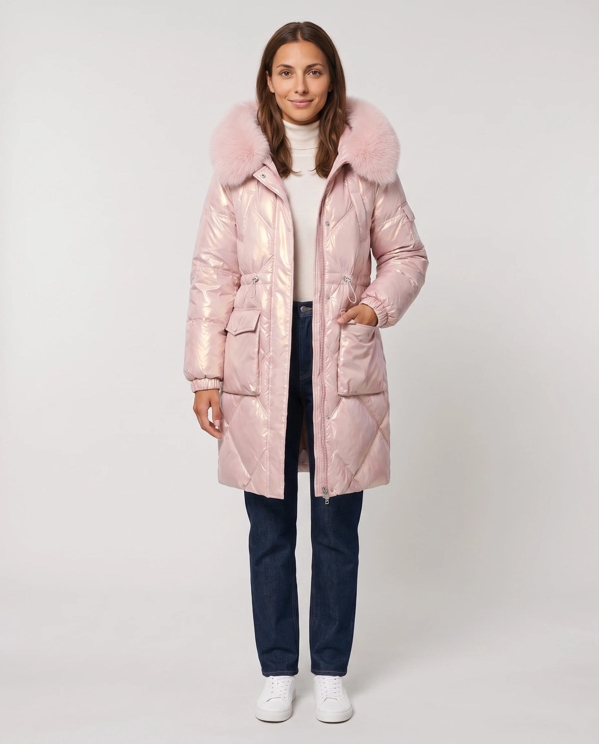 Parka mi-longue brillante à capuche fausse fourrure Vanessa en Rose, vue de face en pied, zippée