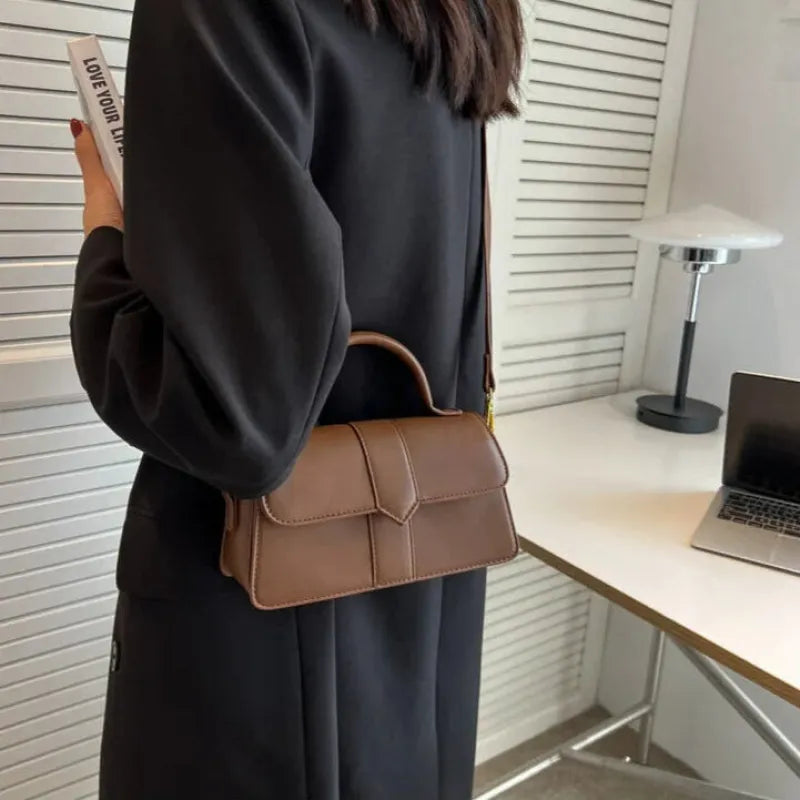 Petit sac à main bandoulière à rabat Amalia