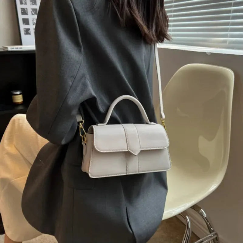 Petit sac à main bandoulière à rabat Amalia