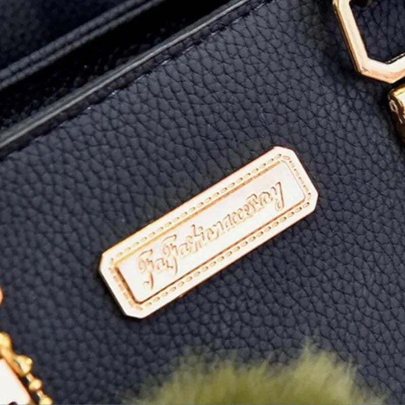 Petit sac à main bandoulière avec son charms pompon Louna