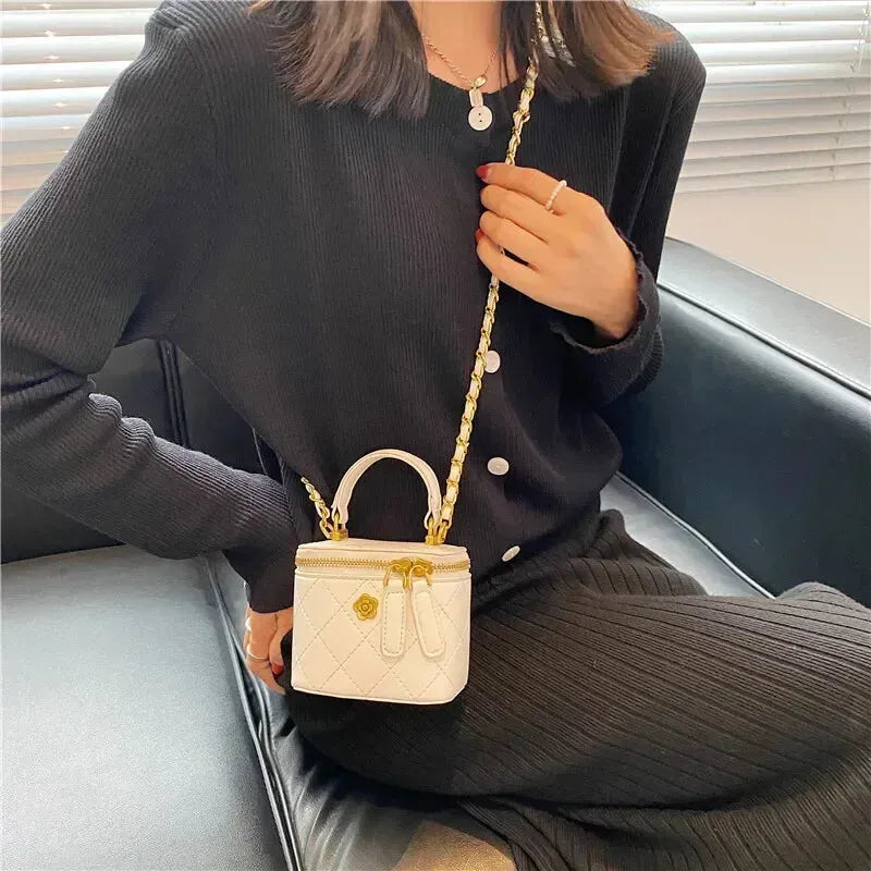 Petit sac à main bandoulière cubique matelassé au finition doré Aurore