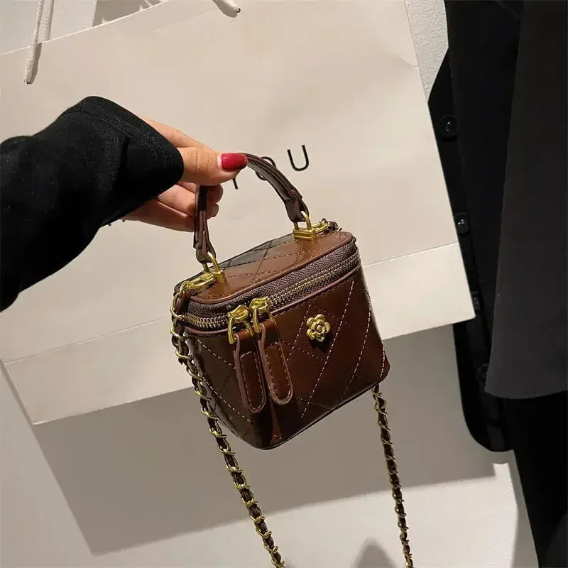 Petit sac à main bandoulière cubique matelassé au finition doré Aurore