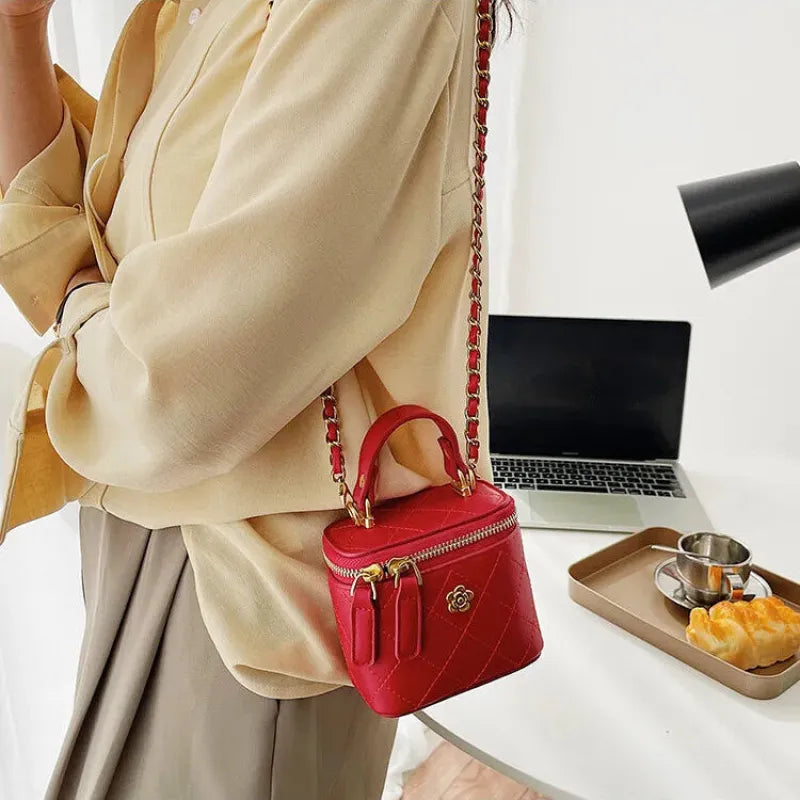Petit sac à main bandoulière cubique matelassé au finition doré Aurore