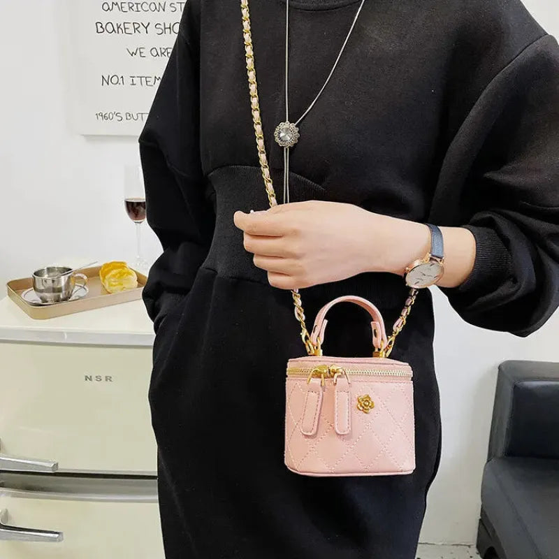 Petit sac à main bandoulière cubique matelassé au finition doré Aurore