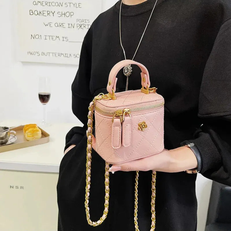 Petit sac à main bandoulière cubique matelassé au finition doré Aurore