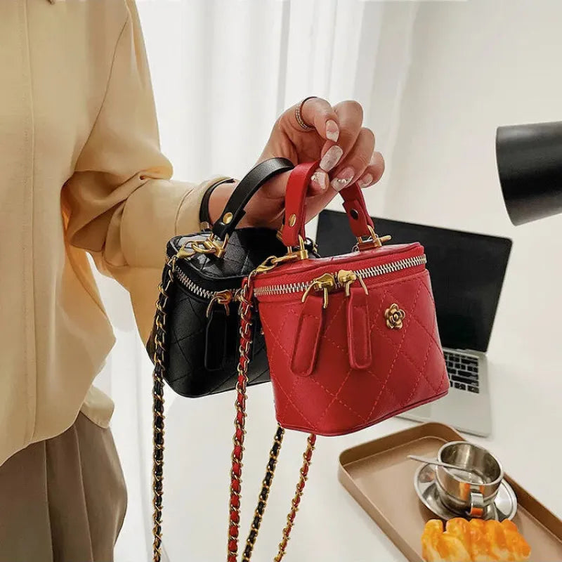 Petit sac à main bandoulière cubique matelassé au finition doré Aurore