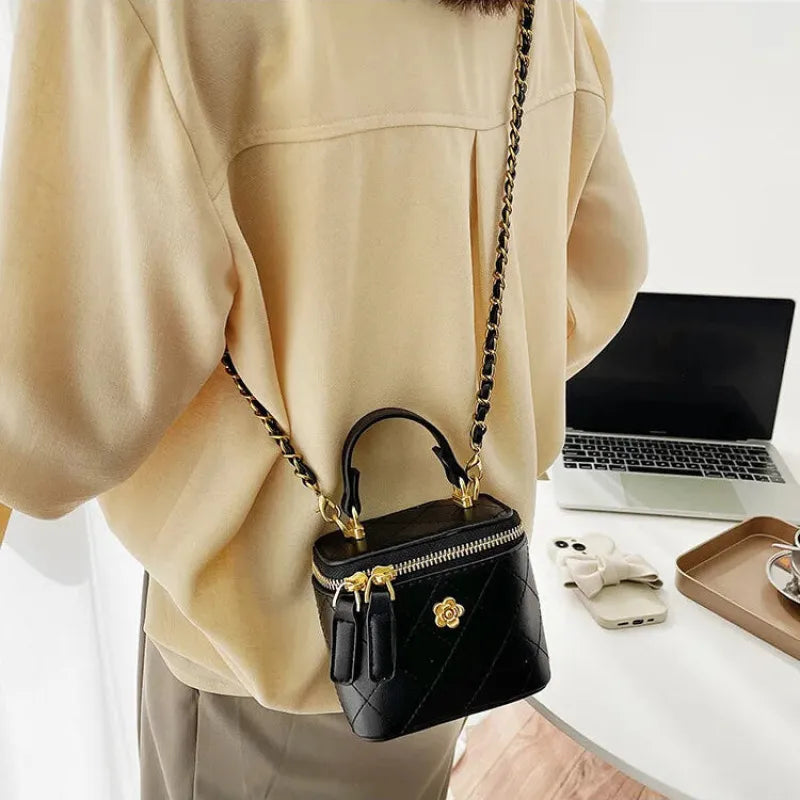 Petit sac à main bandoulière cubique matelassé au finition doré Aurore