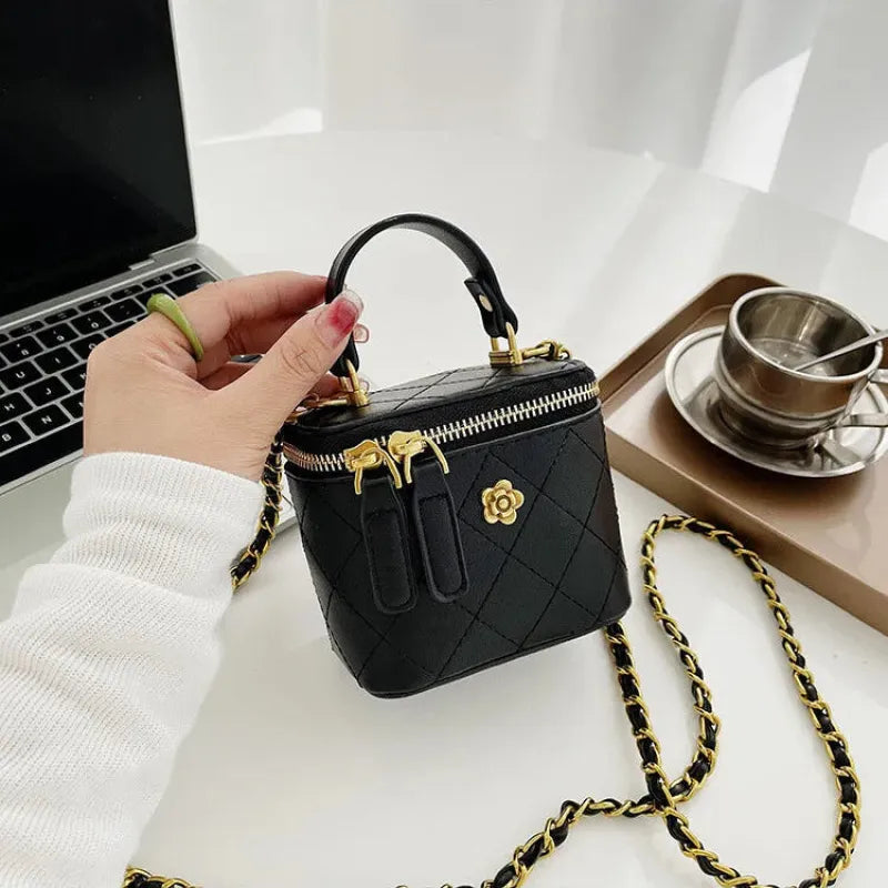 Petit sac à main bandoulière cubique matelassé au finition doré Aurore
