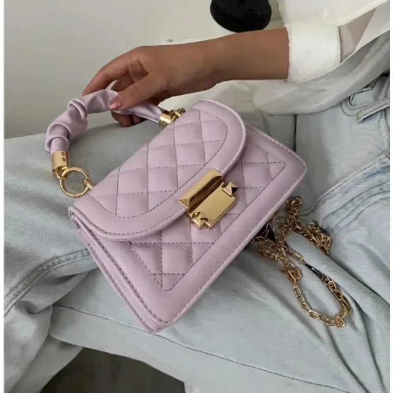 Petit sac à main matelassé à rabat avec bandoulière doré Sophie