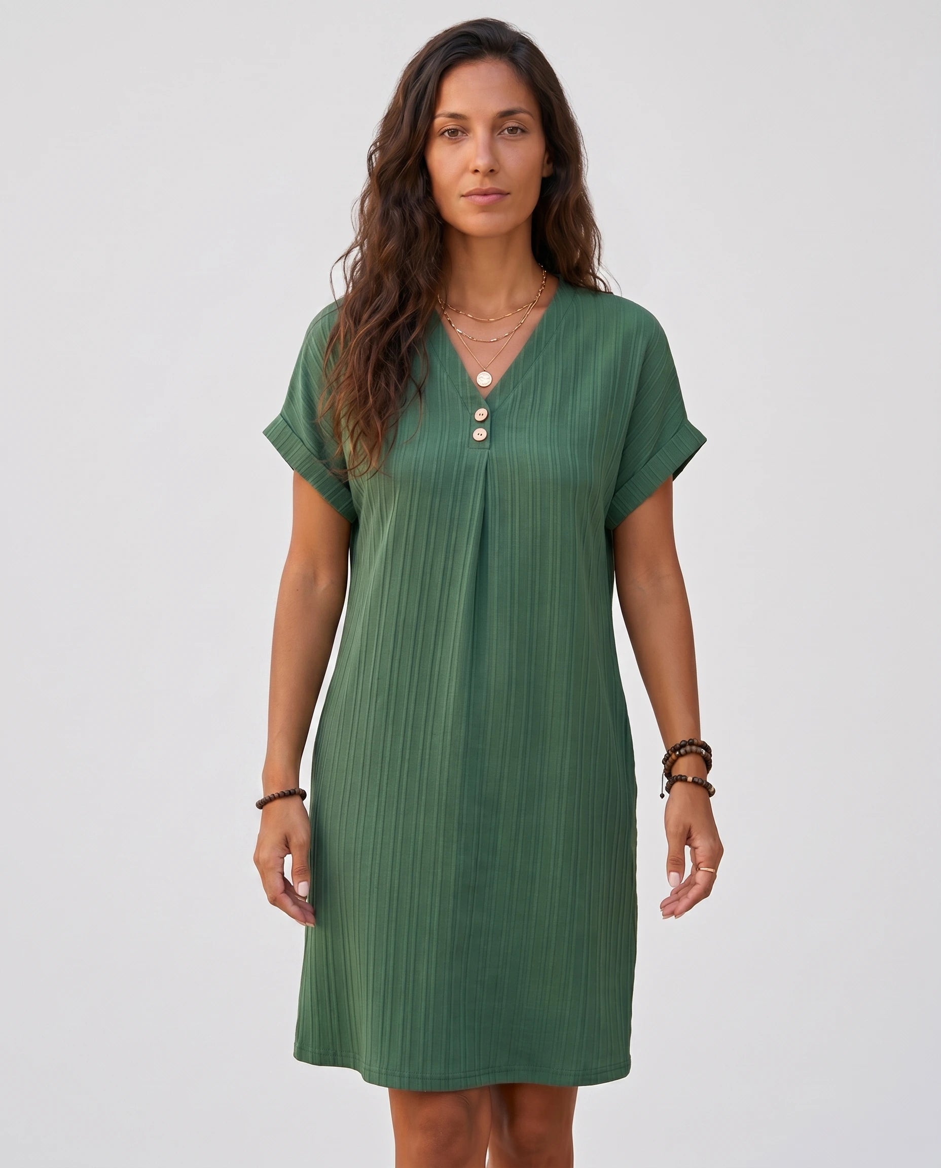 Robe mi-longue col V maille côtelée vert sauge Zolena, studio face