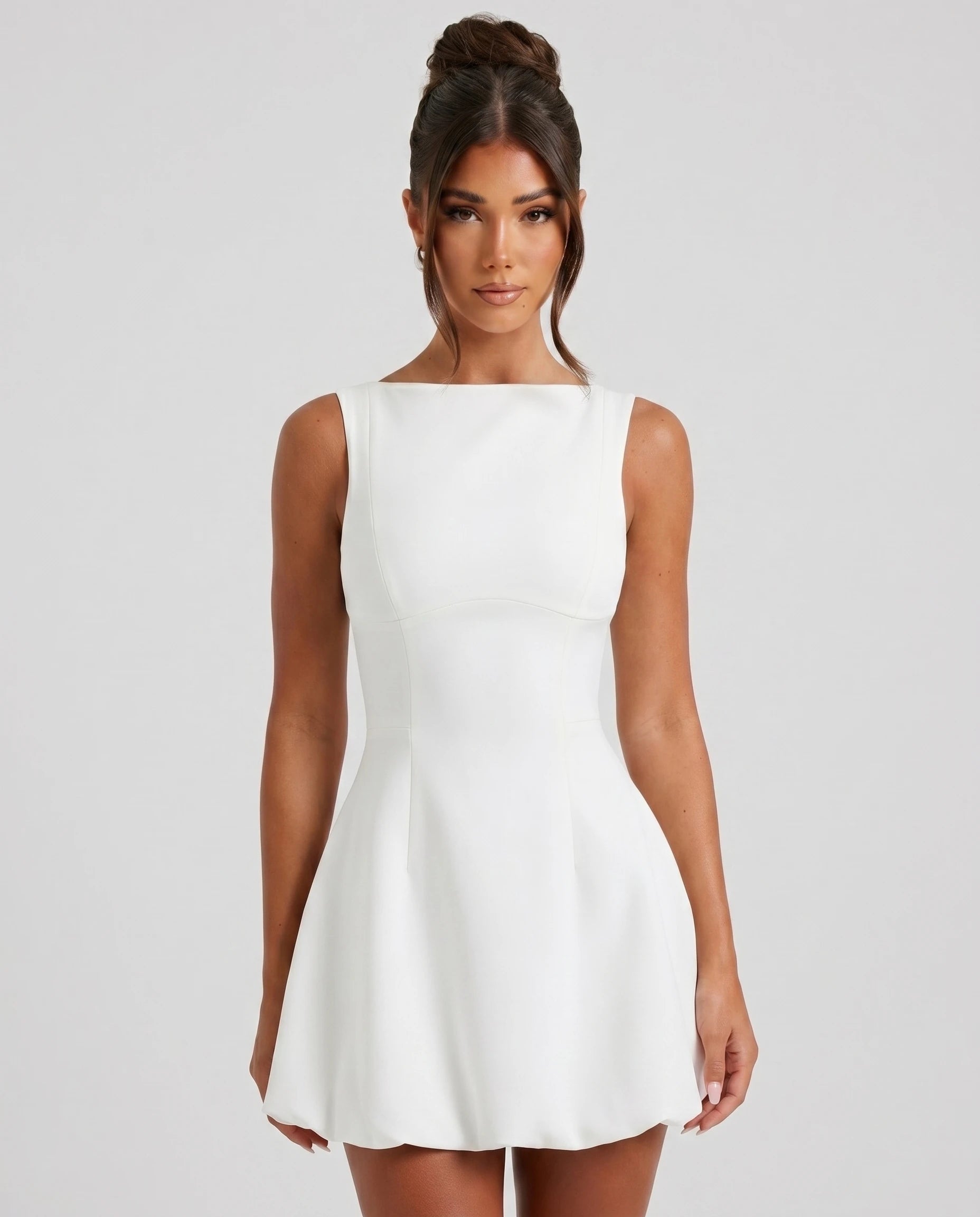 Robe blanche encolure bateau face buste portrait Olivia