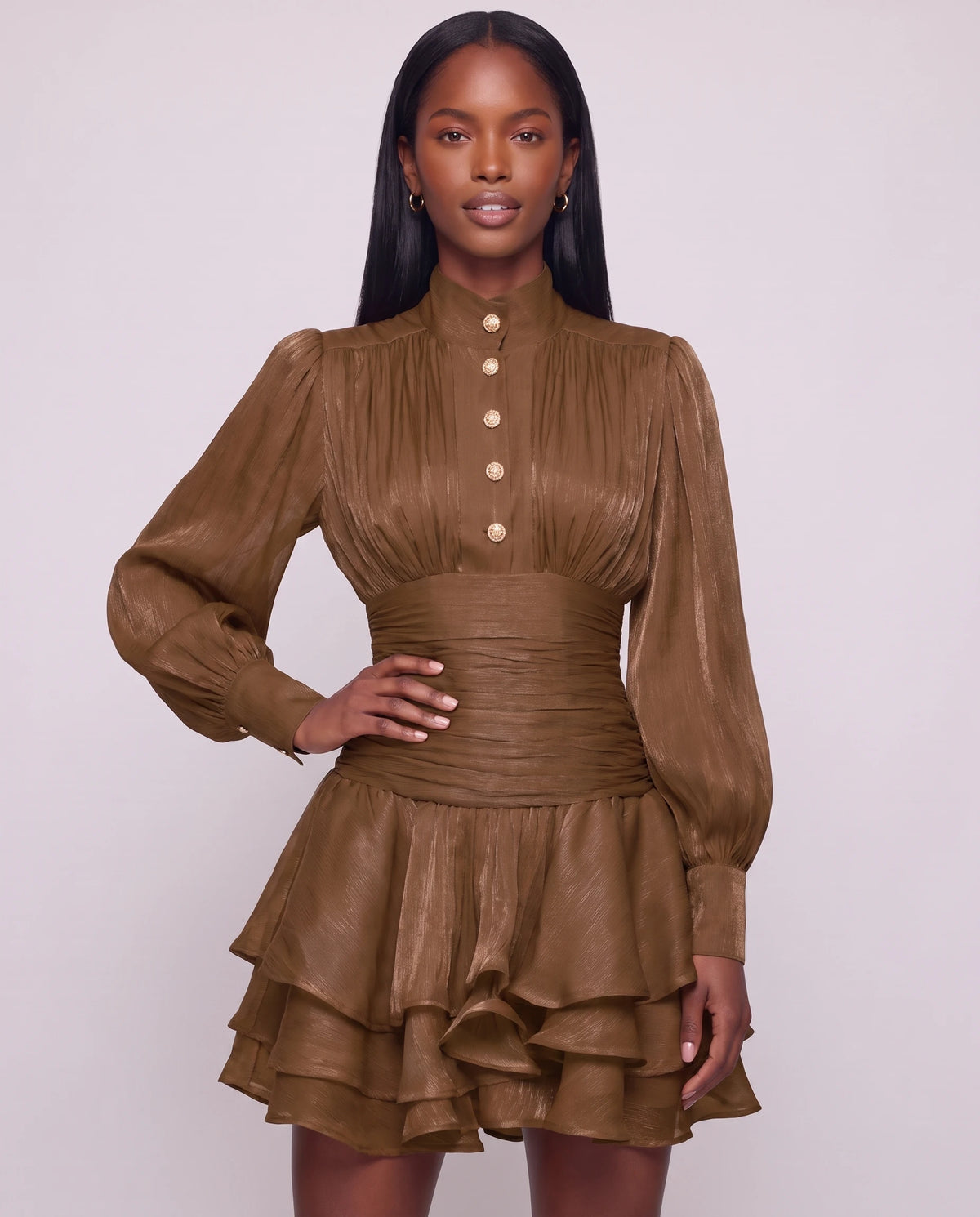 Robe courte à col montant et manches ballon Bianca en Chocolat, plan rapproché