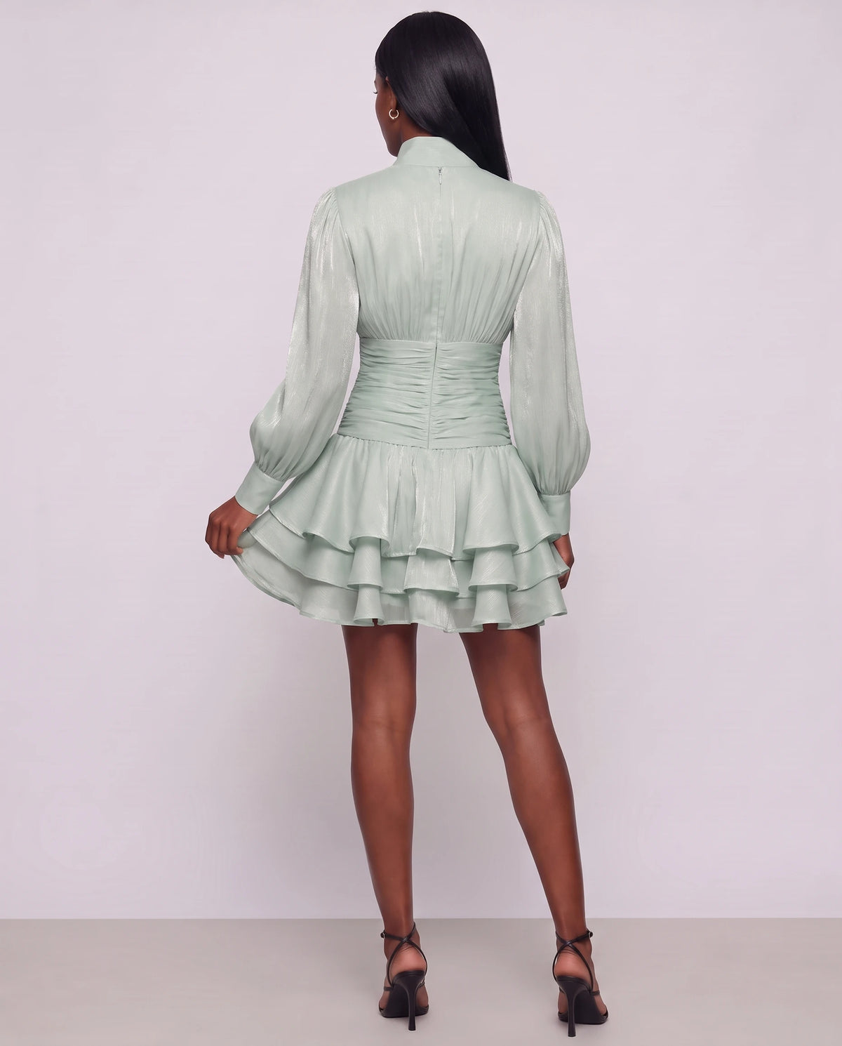 Robe courte à col montant et manches ballon Bianca en Vert Amande, vue de dos