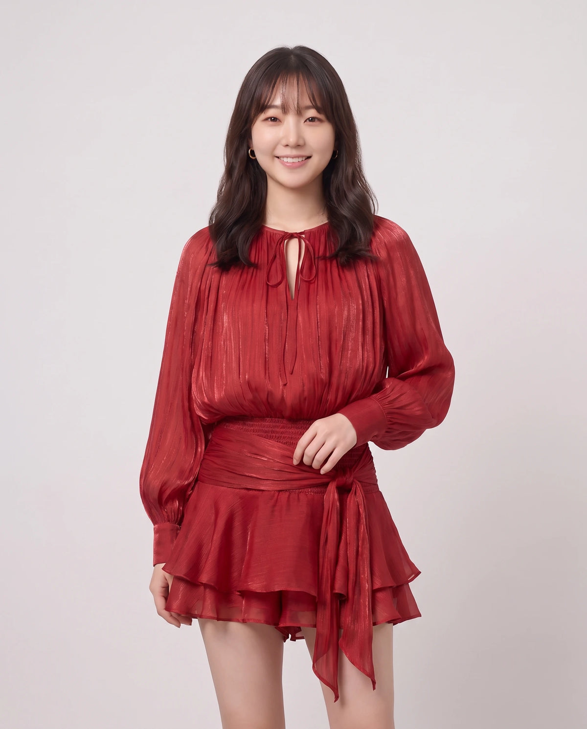 Robe courte tunique en mousseline à manches ballon Louna en Rouge profond, plan rapproché