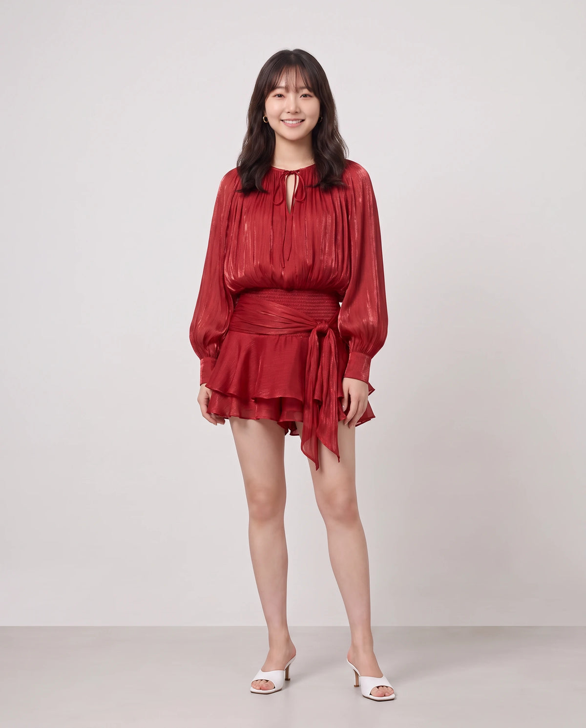 Robe courte tunique en mousseline à manches ballon Louna en Rouge profond, vue de face en pied