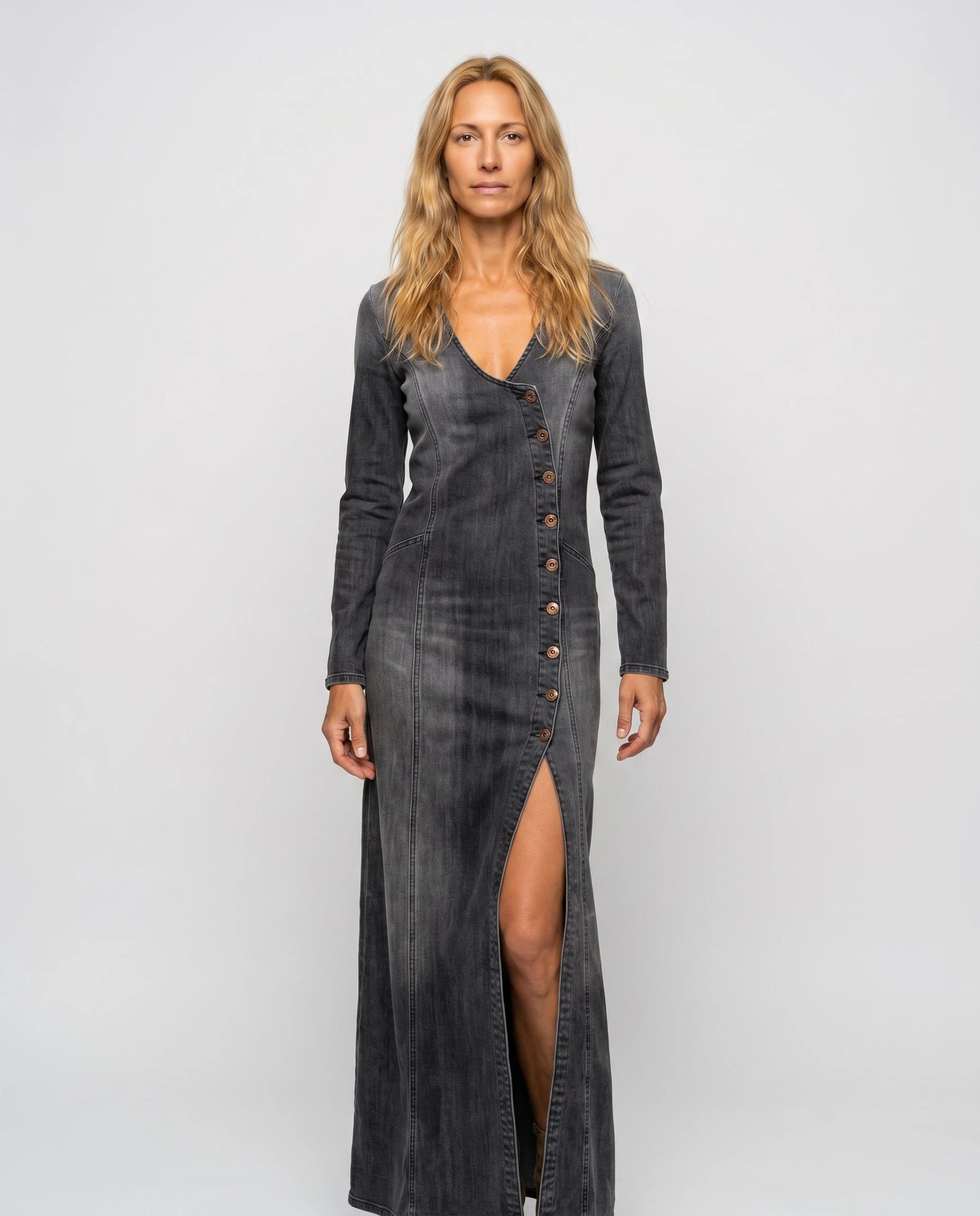 Robe longue en jean anthracite — vue studio frontale