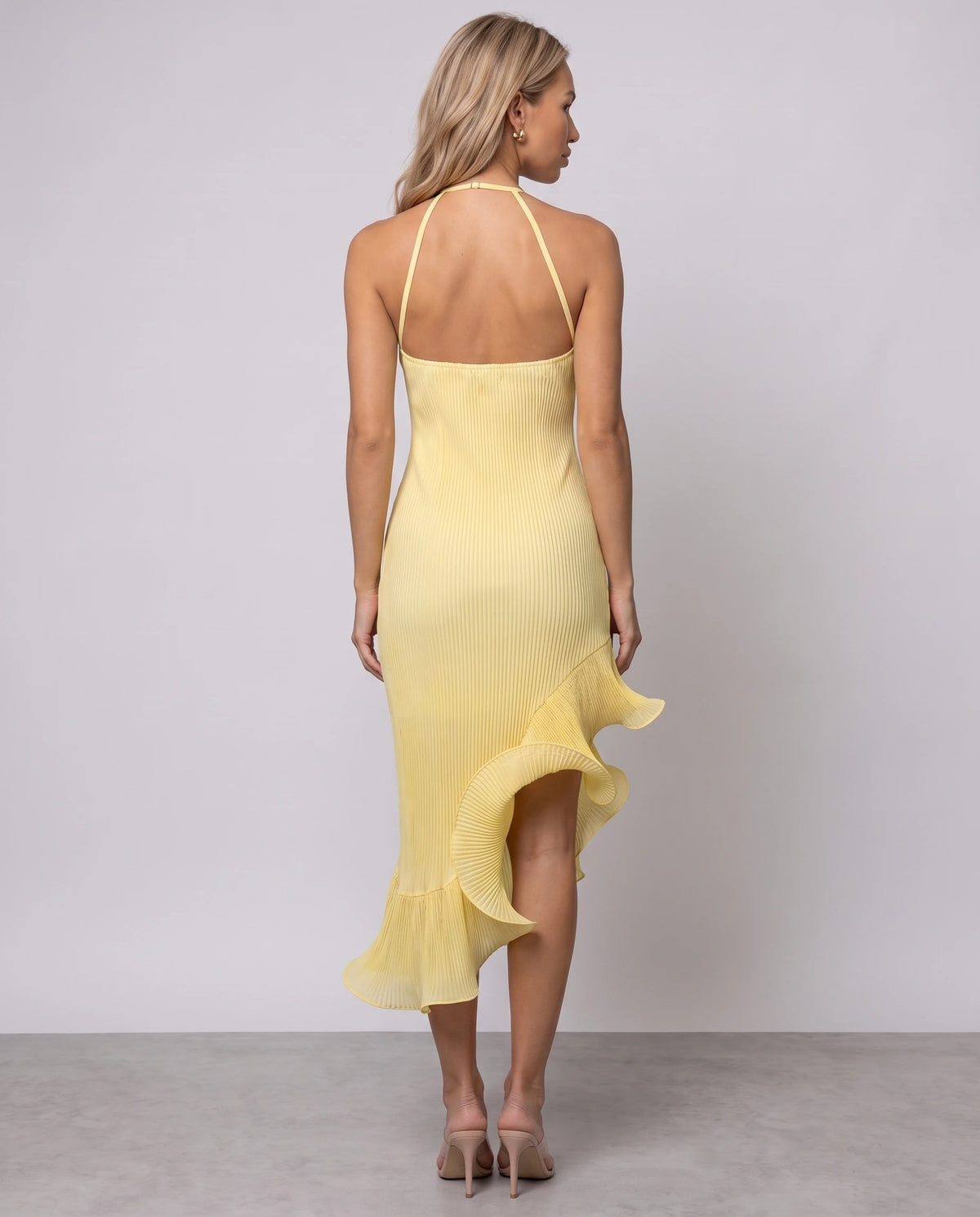 Neckholder-Plisseekleid mit skulpturalen Volants Florie in Hellgelb, Rückansicht