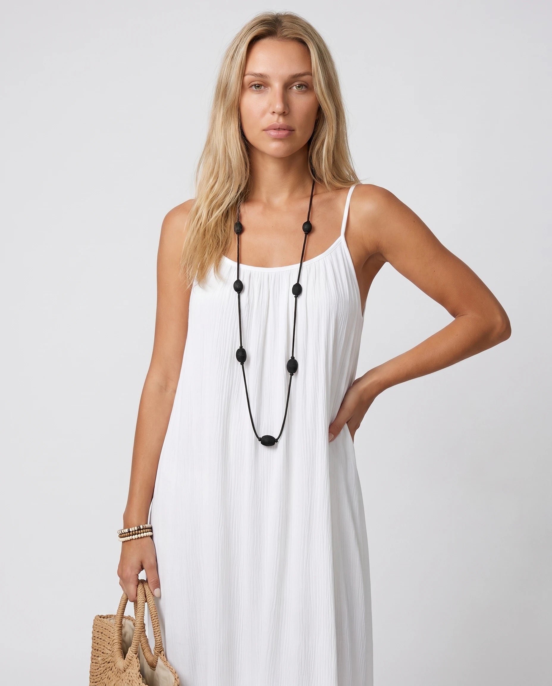 Robe longue dos nu Albane coloris blanc, vue studio