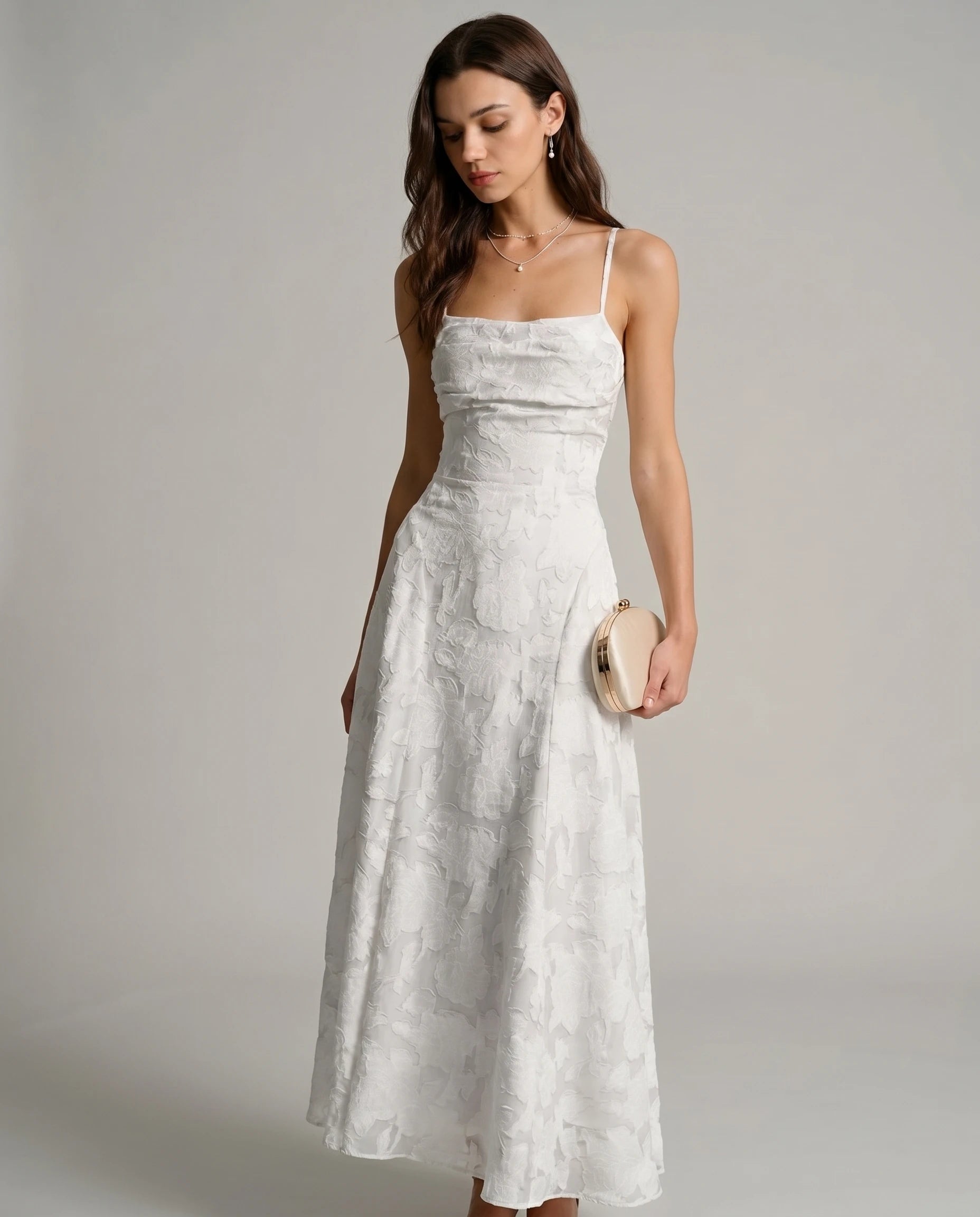 Robe longue jacquard Victoire coloris blanc, vue studio
