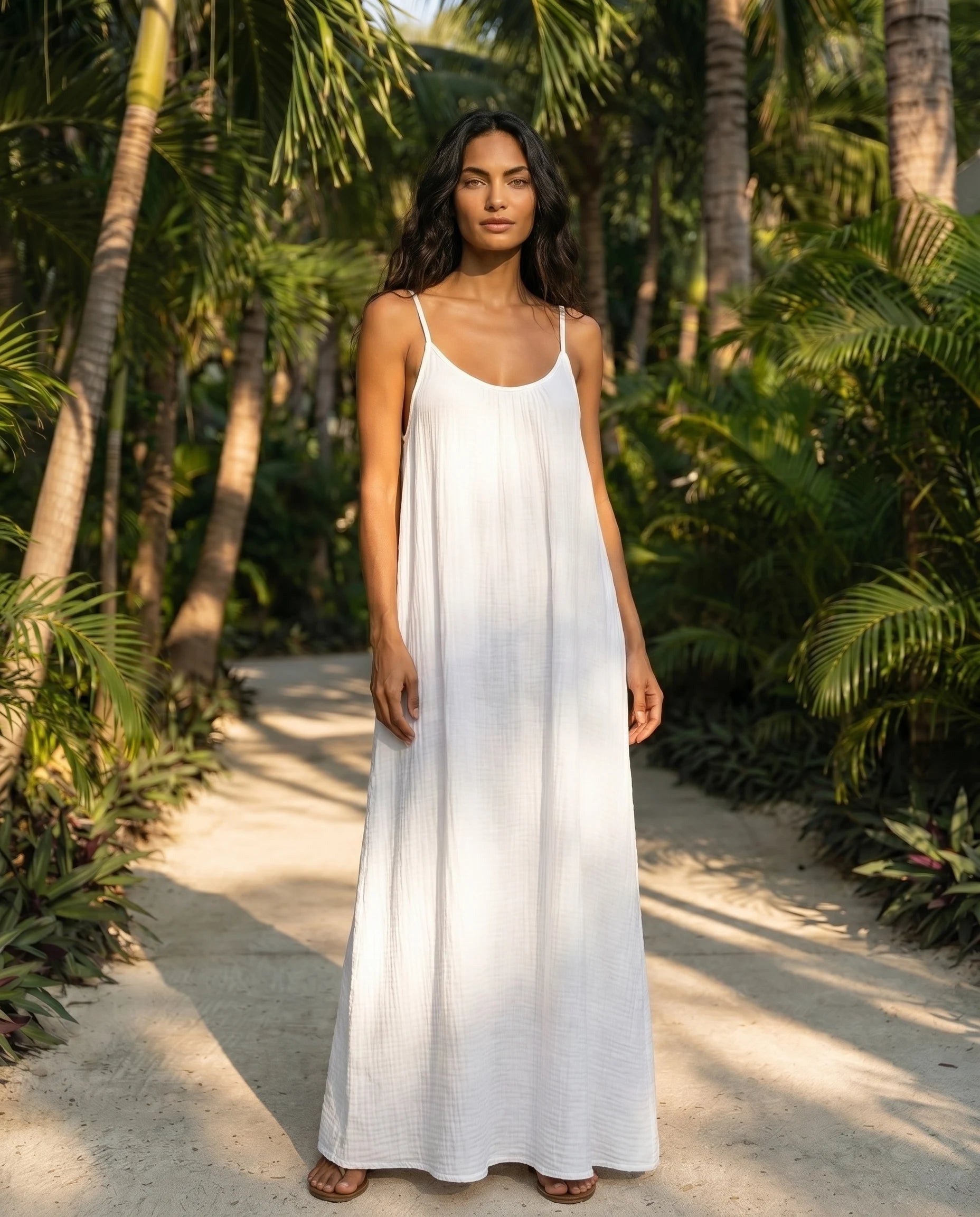 Robe longue trapèze dos nu blanc Zolena, plein pied face