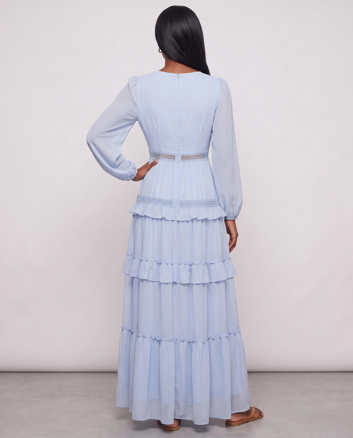 Langes Boho-Kleid mit Volants und Häkelborten Inaya in Himmelblau, Rückansicht
