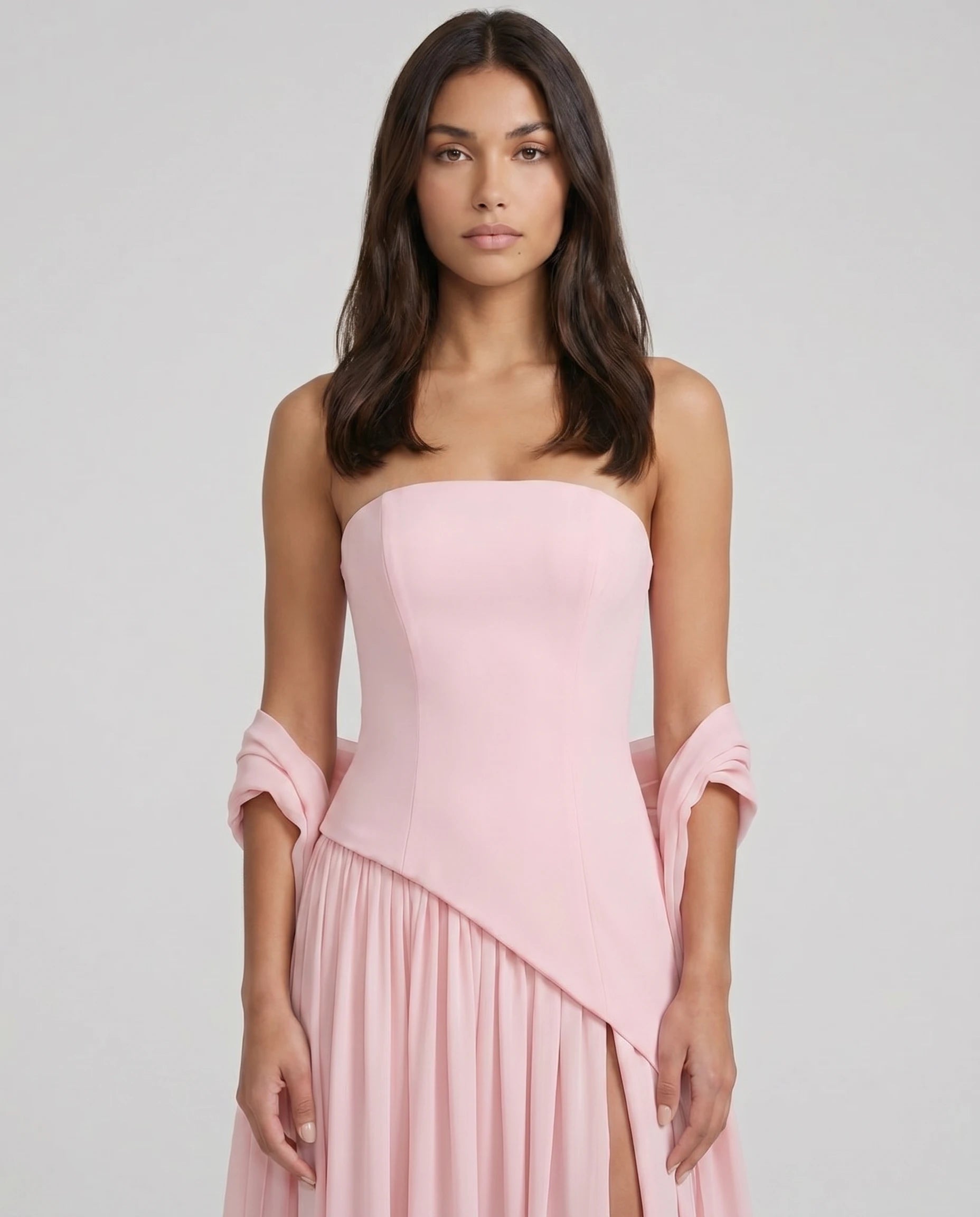 Robe longue bustier asymetrique rose poudre, echarpe chiffon assortie (détail buste sculpté)