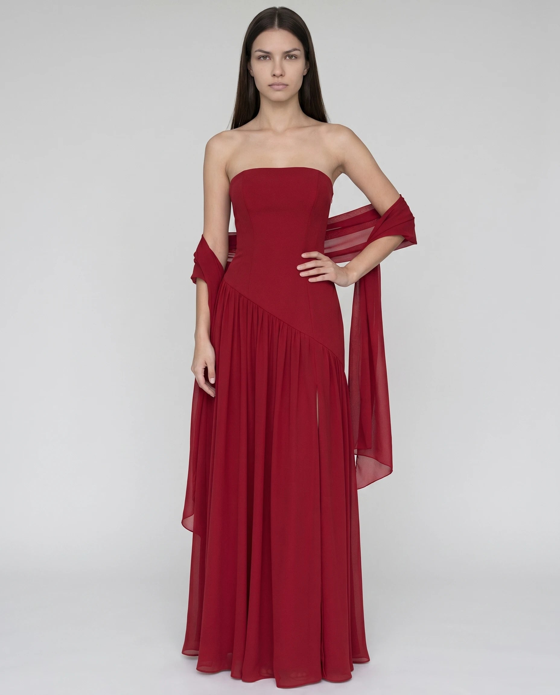 Robe longue bustier asymetrique rouge, dos lace corsete a rubans (vue frontale studio)