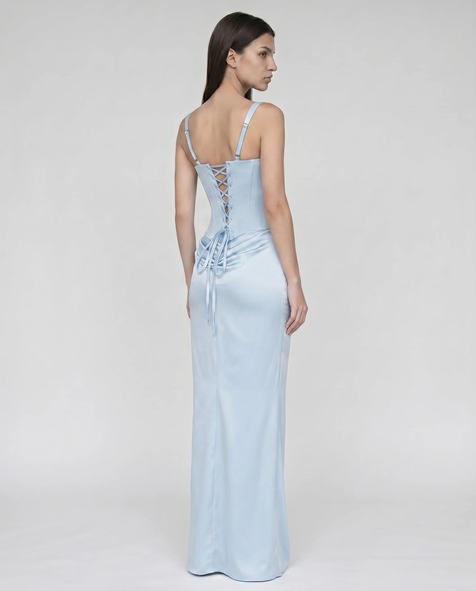 Robe longue corset bleu ciel en satin, silhouette sablier (dos lacé)