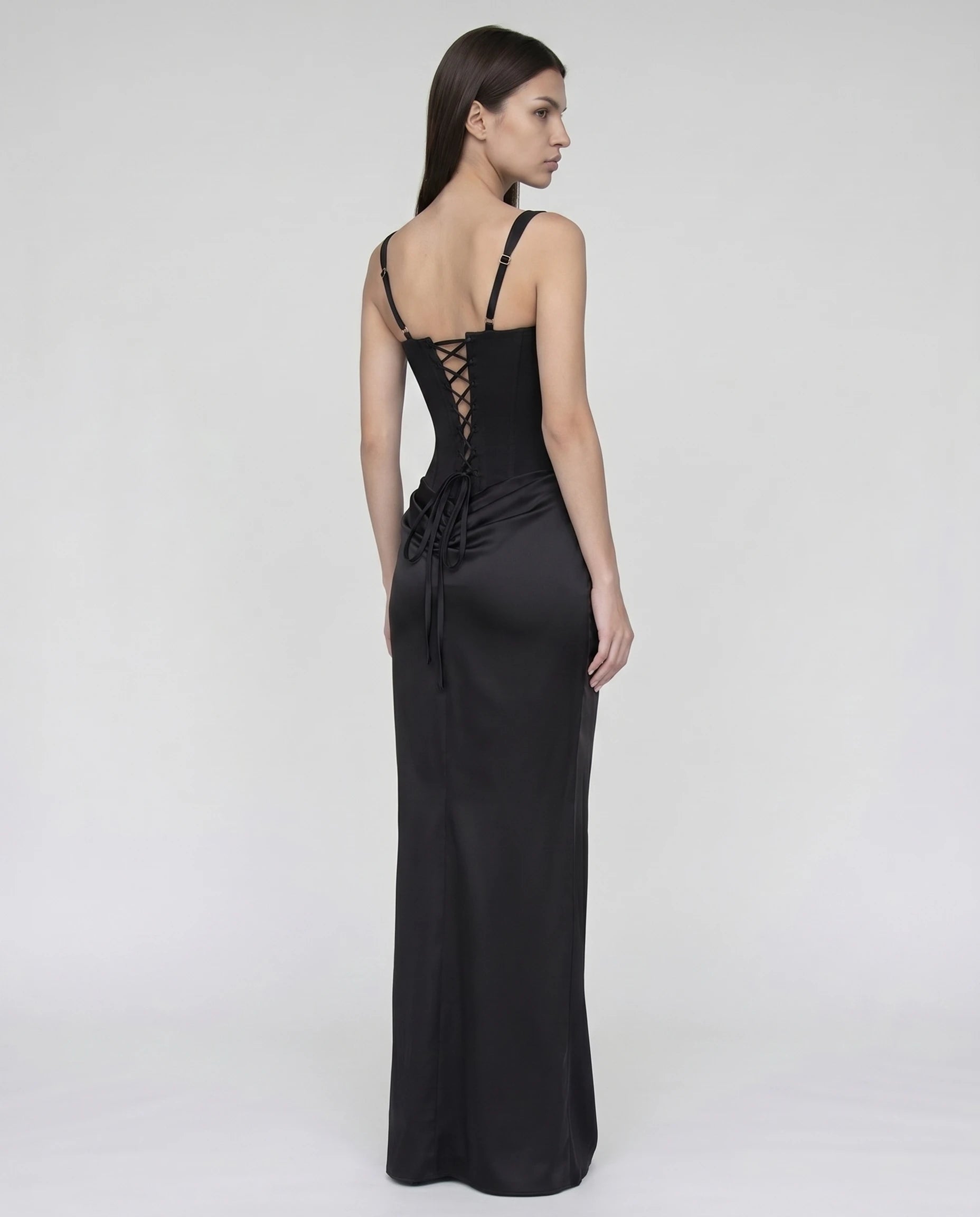 Robe longue corset noire en satin, bustier baleiné et dos lacé (dos lacé)