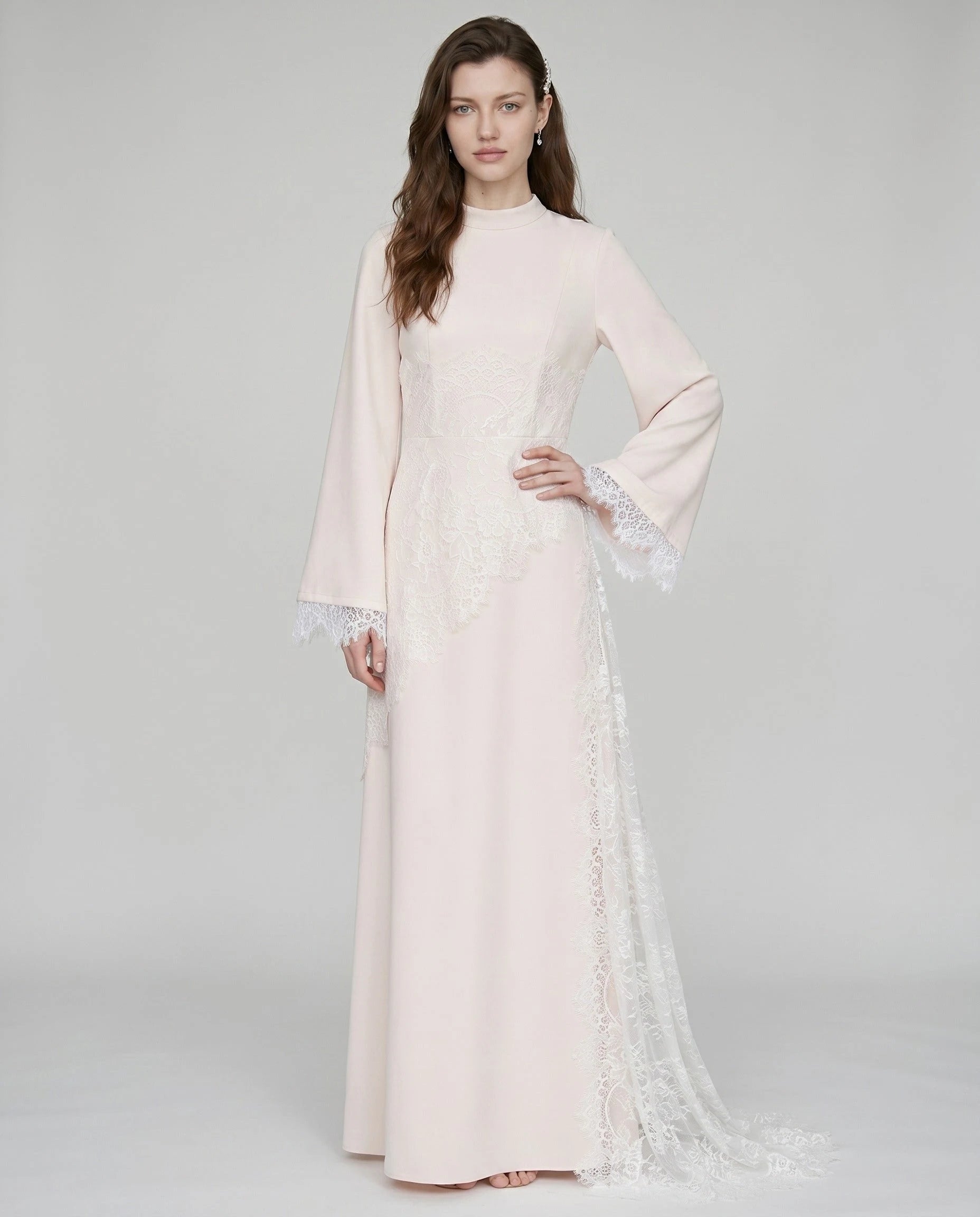 Robe longue dentelle florale asymetrique Blanche - studio cover