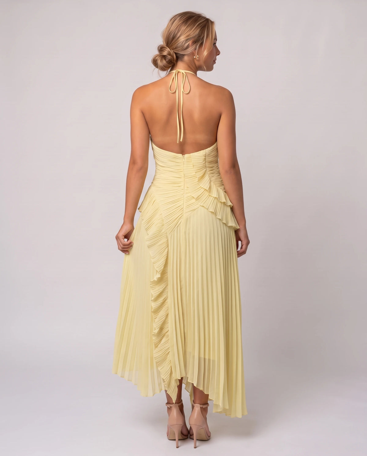 Robe longue halter plissée à volants Clélia en Jaune Pâle, vue de dos