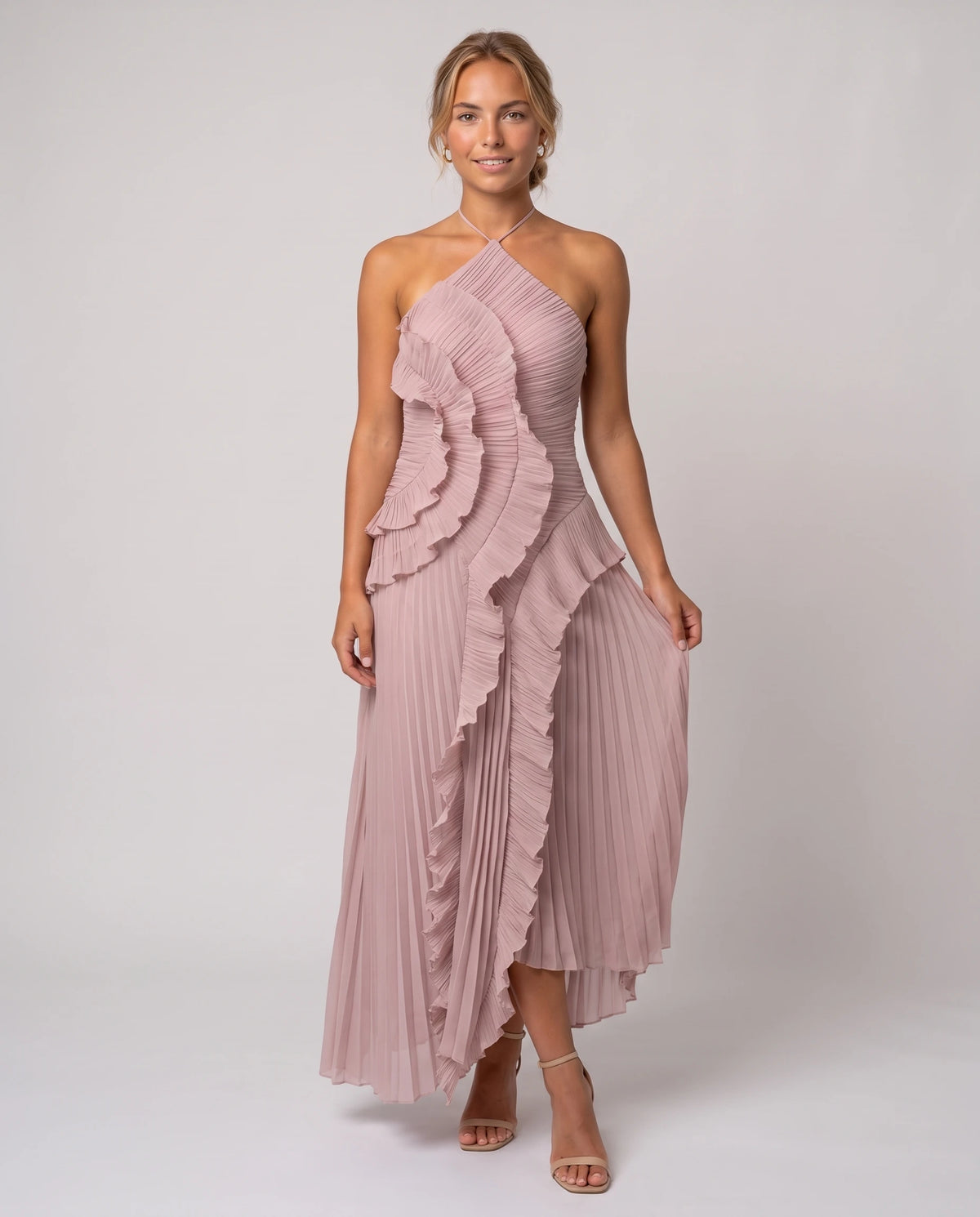 Robe longue halter plissée à volants Clélia en Rose Poudré, vue de face en pied