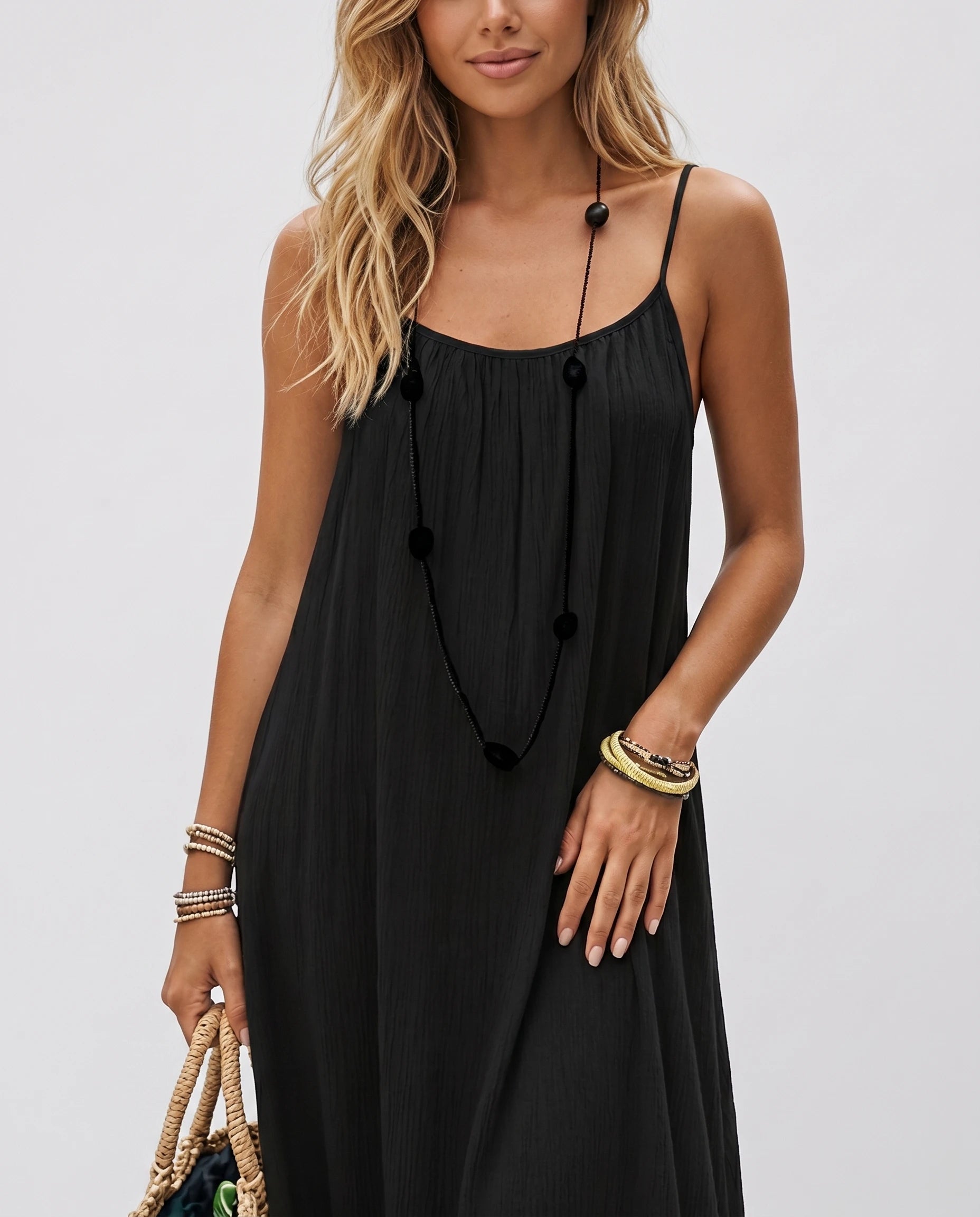 Robe longue dos nu Albane coloris noir, vue studio