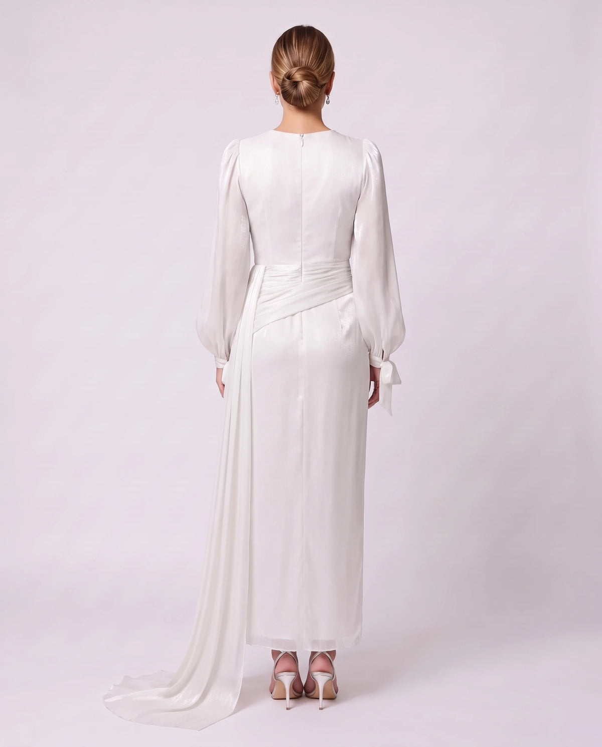 Robe longue plissée drapée à manches lanterne Élia en Blanc, vue de dos