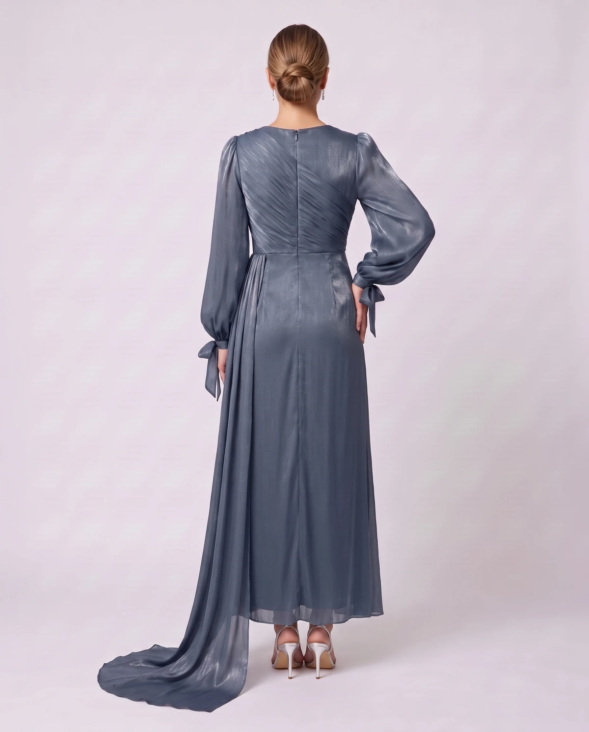 Robe longue plissée drapée à manches lanterne Élia en Bleu Encre, vue de dos