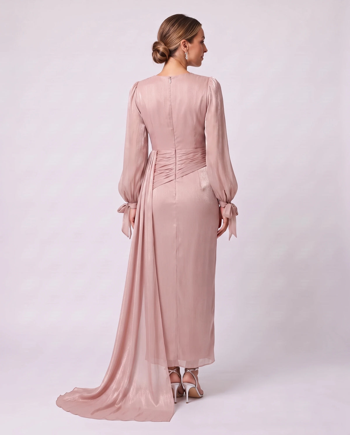 Robe longue plissée drapée à manches lanterne Élia en Rose Poudré, vue de dos