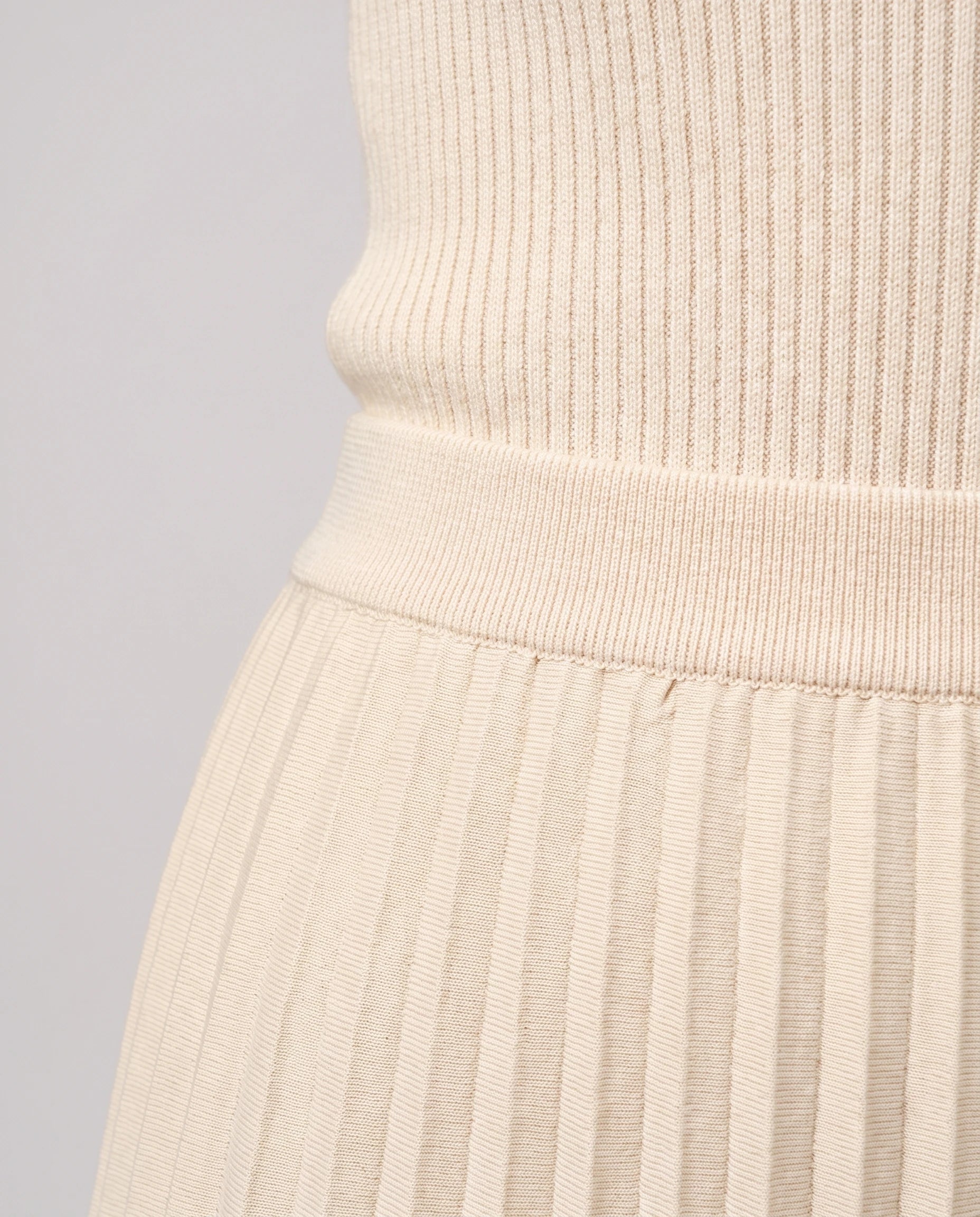 Détail de la taille élastique et du plissé, robe Colette écru