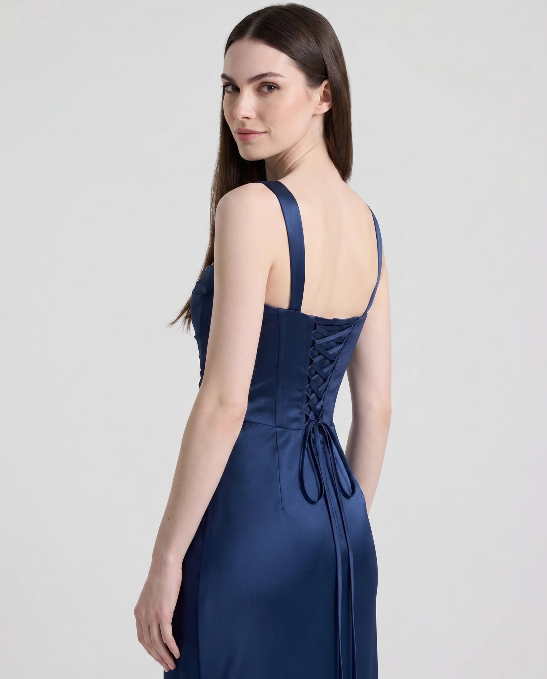 Robe longue en satin marine - dos lacé corset