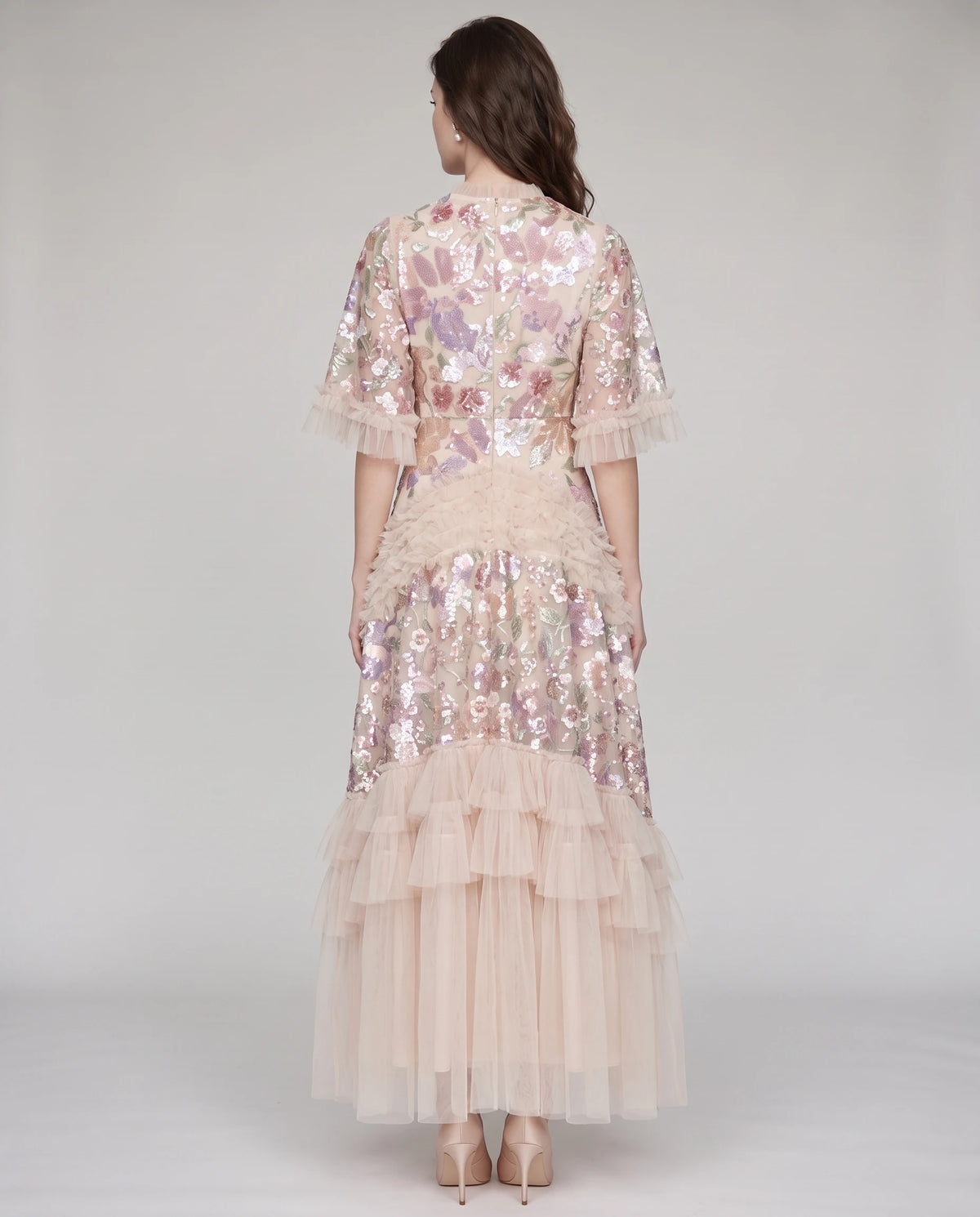 Langes Tüllkleid mit Pailletten-Stickerei und Volants Rosalba in Champagner, Rückansicht