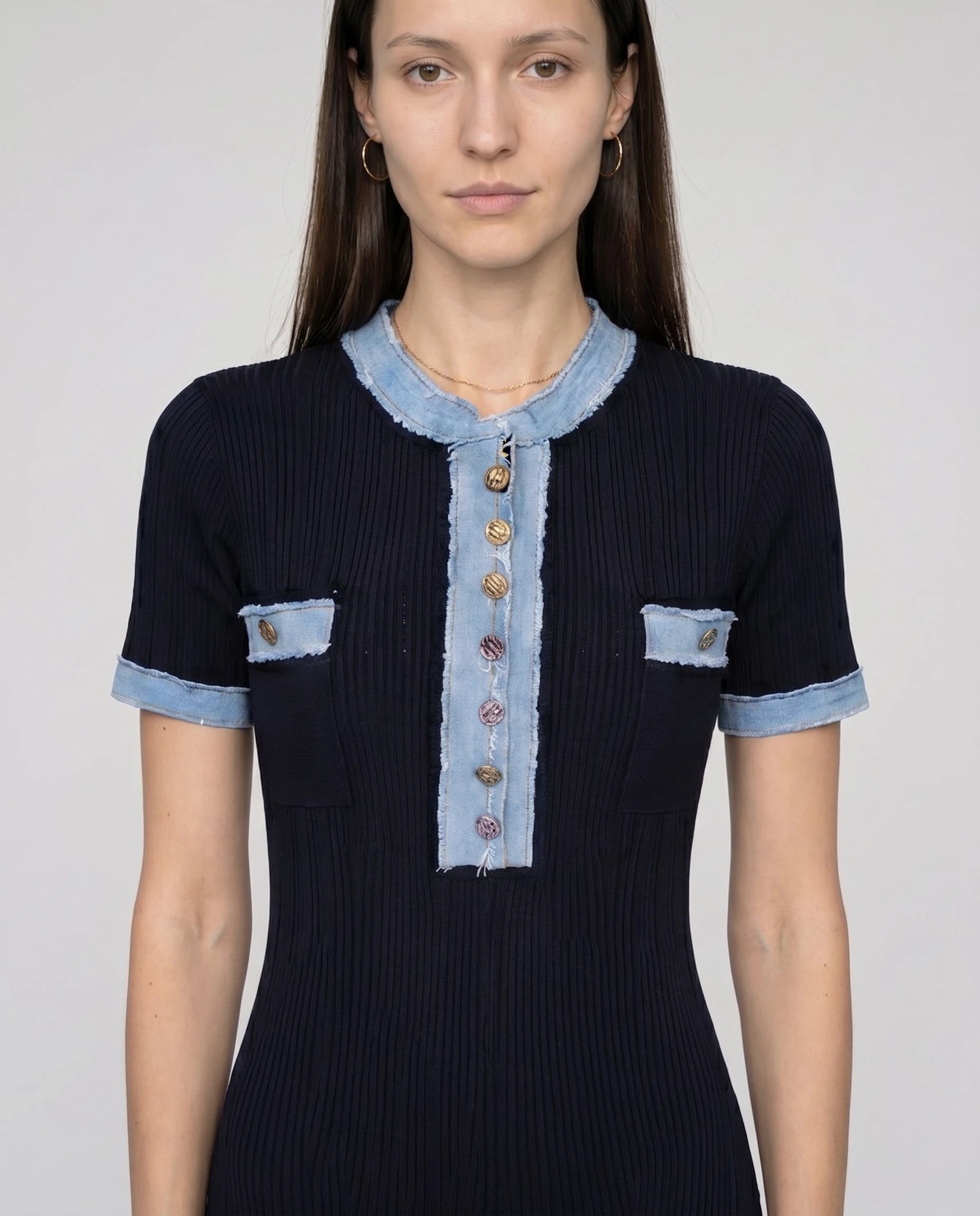 Robe midi en maille cotelee Odette - Bleu Marine - detail col et boutons