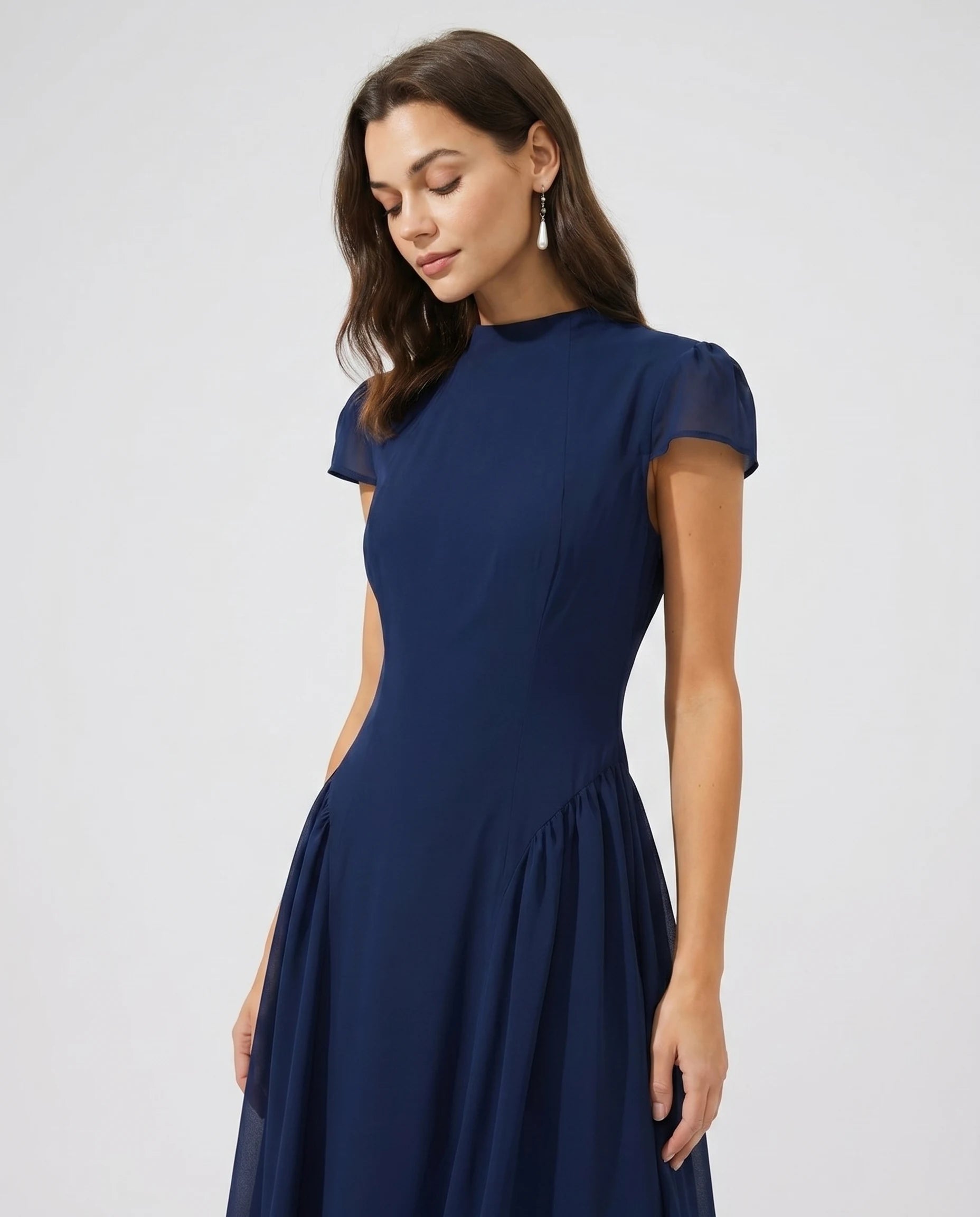 Robe midi bleu marine Zolena, détail buste col cheminée et manches bouffantes