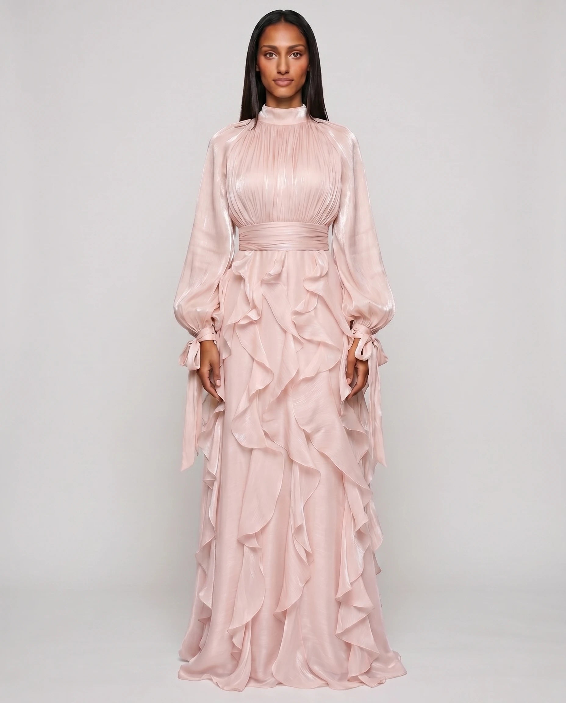 Robe de soiree longue a volants rose poudre studio face