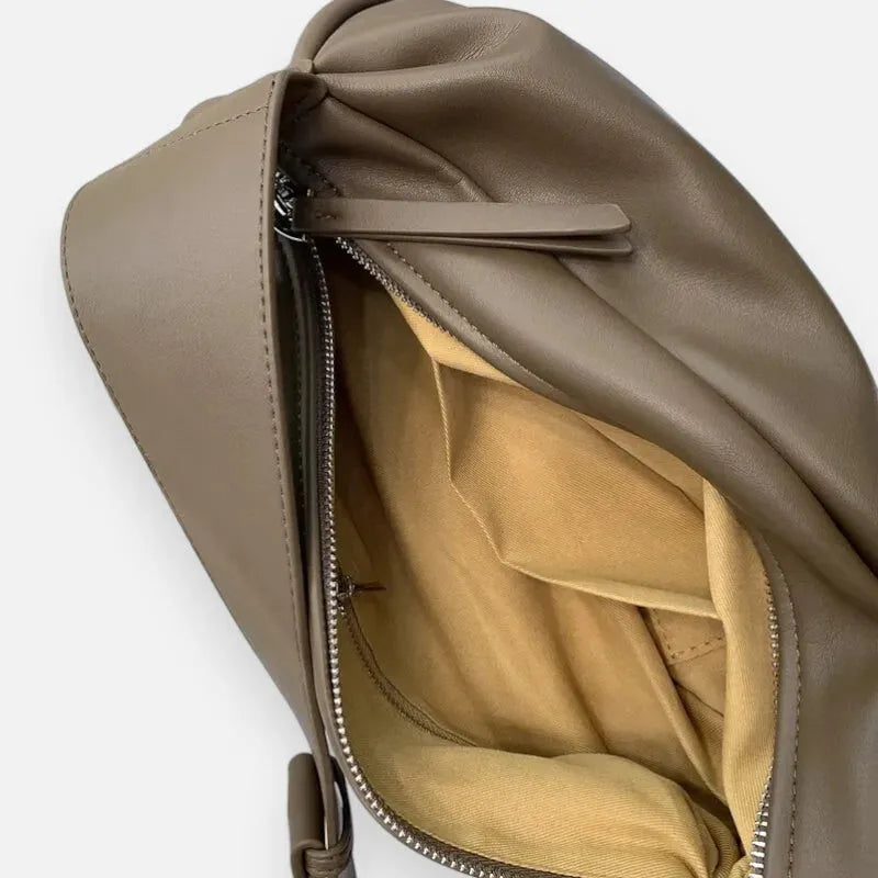 Sac à main banane en cuir chic Bernadette